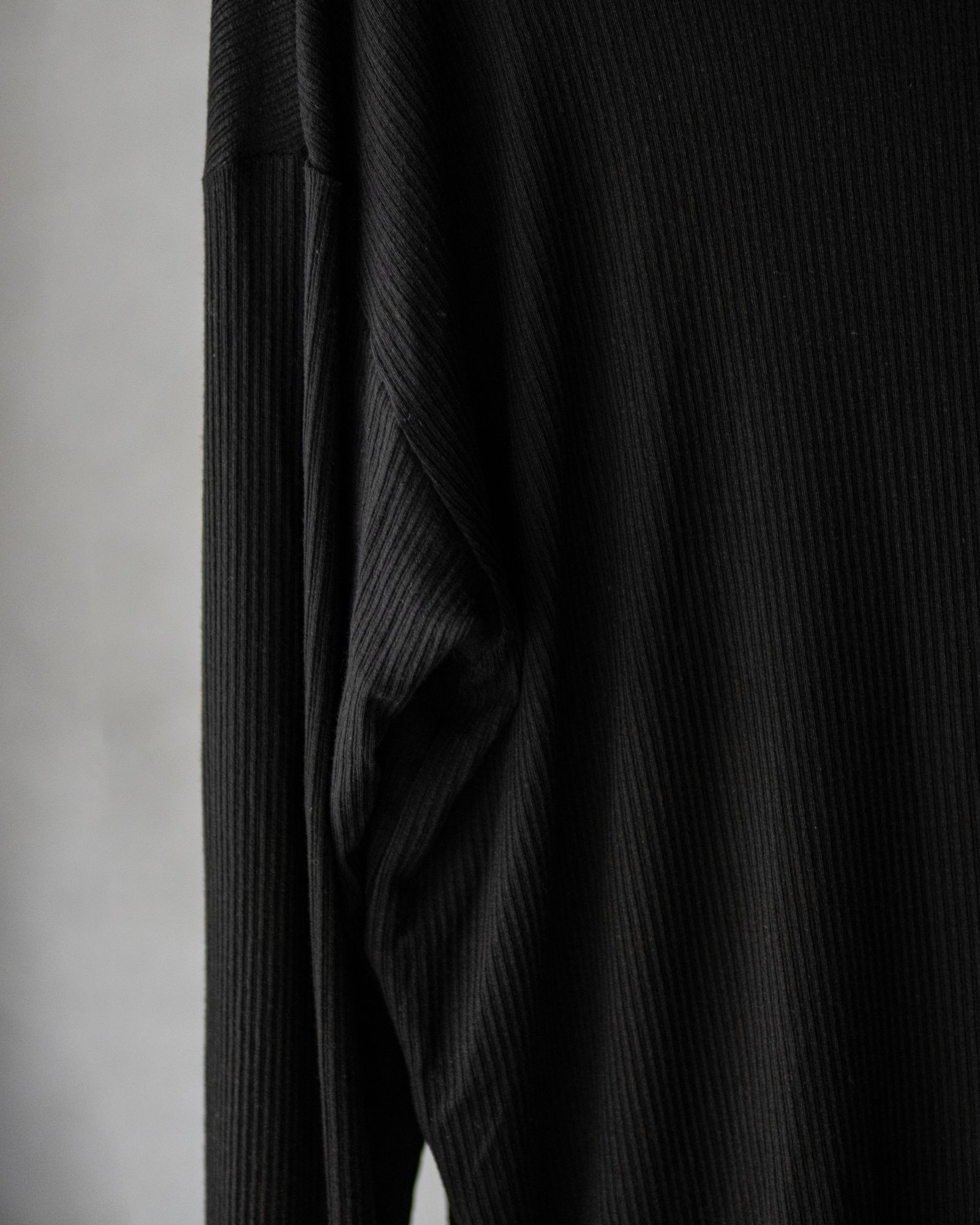 HIGH NECK LONG SLEEVE PULLOVER / BLACK