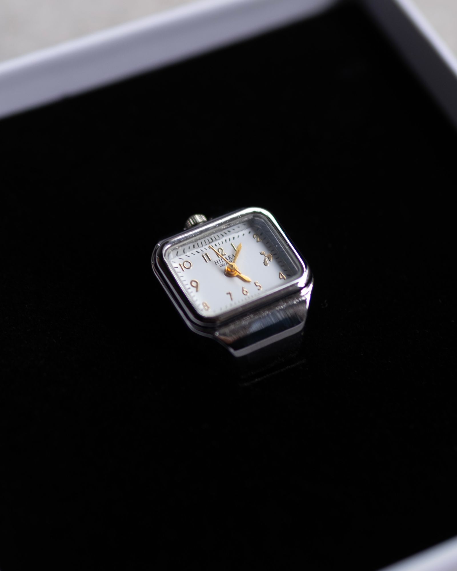 E/W Ring Watch / Silver/White