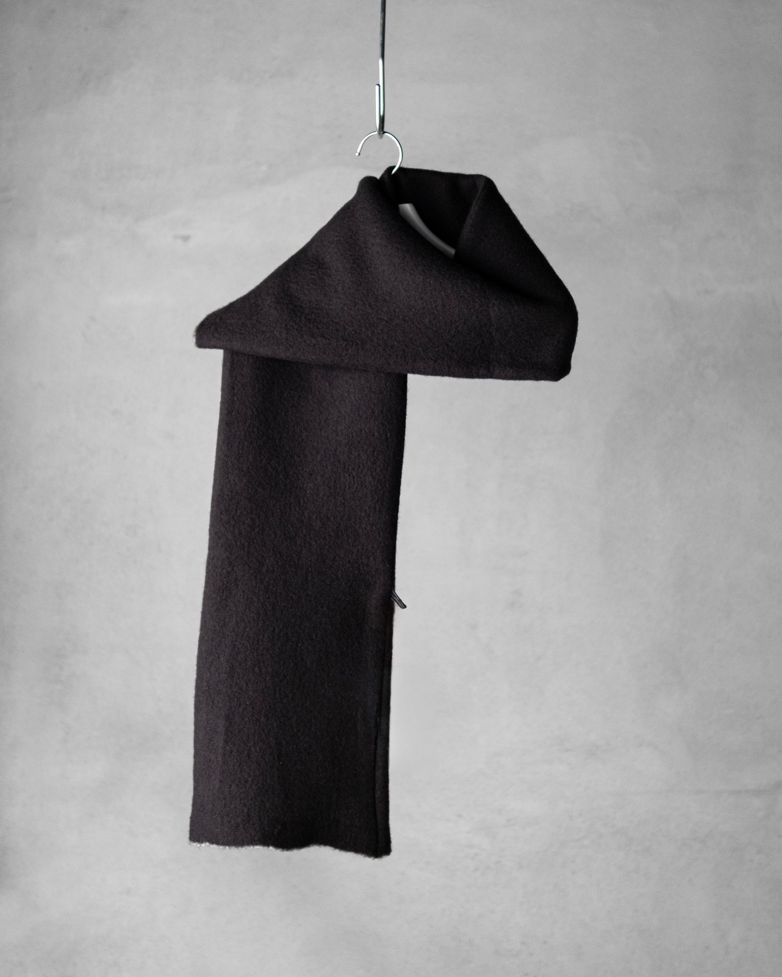 BUTTONED  TUBE MUFFLER / BLACK
