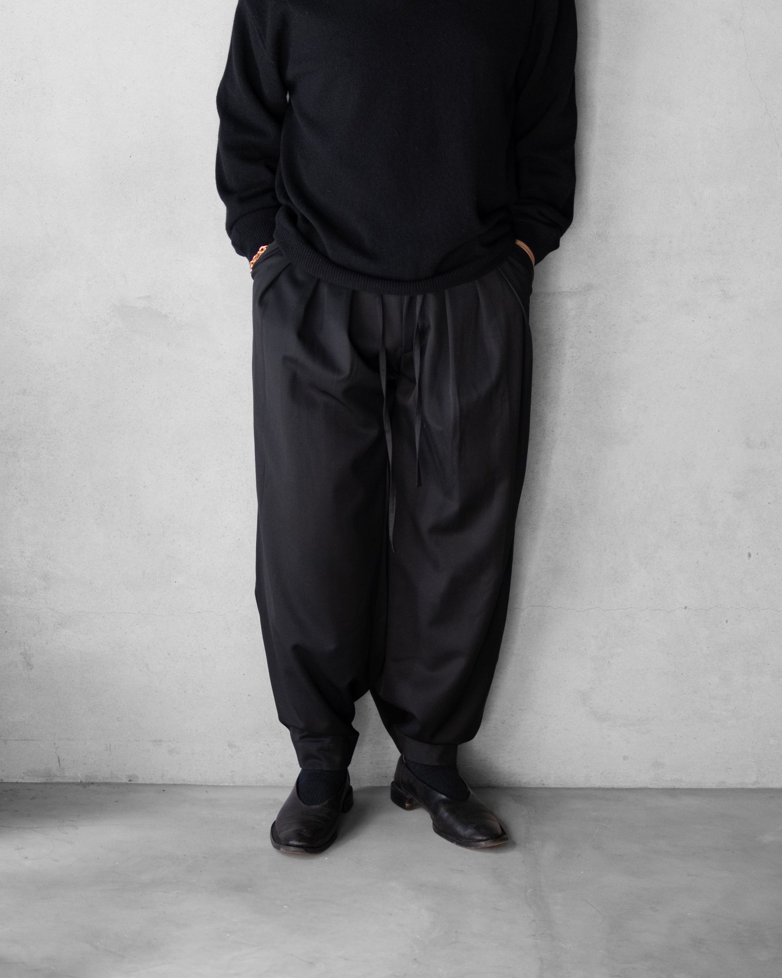 3-Tuck Wide Slacks / Black