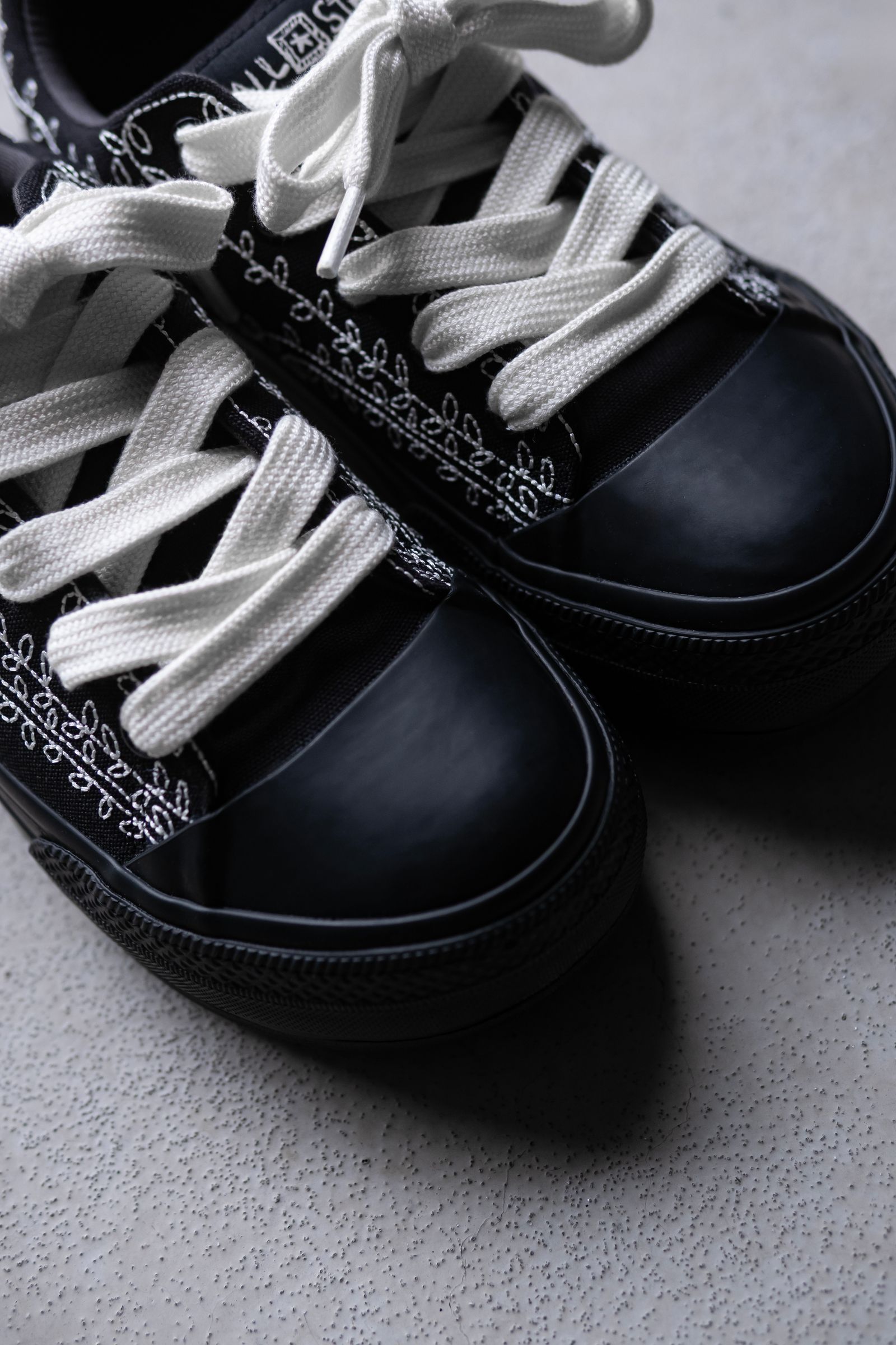 saikoro様 ナチュラル、オークル SHINYAKOZUKA - PICTURESQUE ANTIQUE SNEAKER WITH CONVERSE