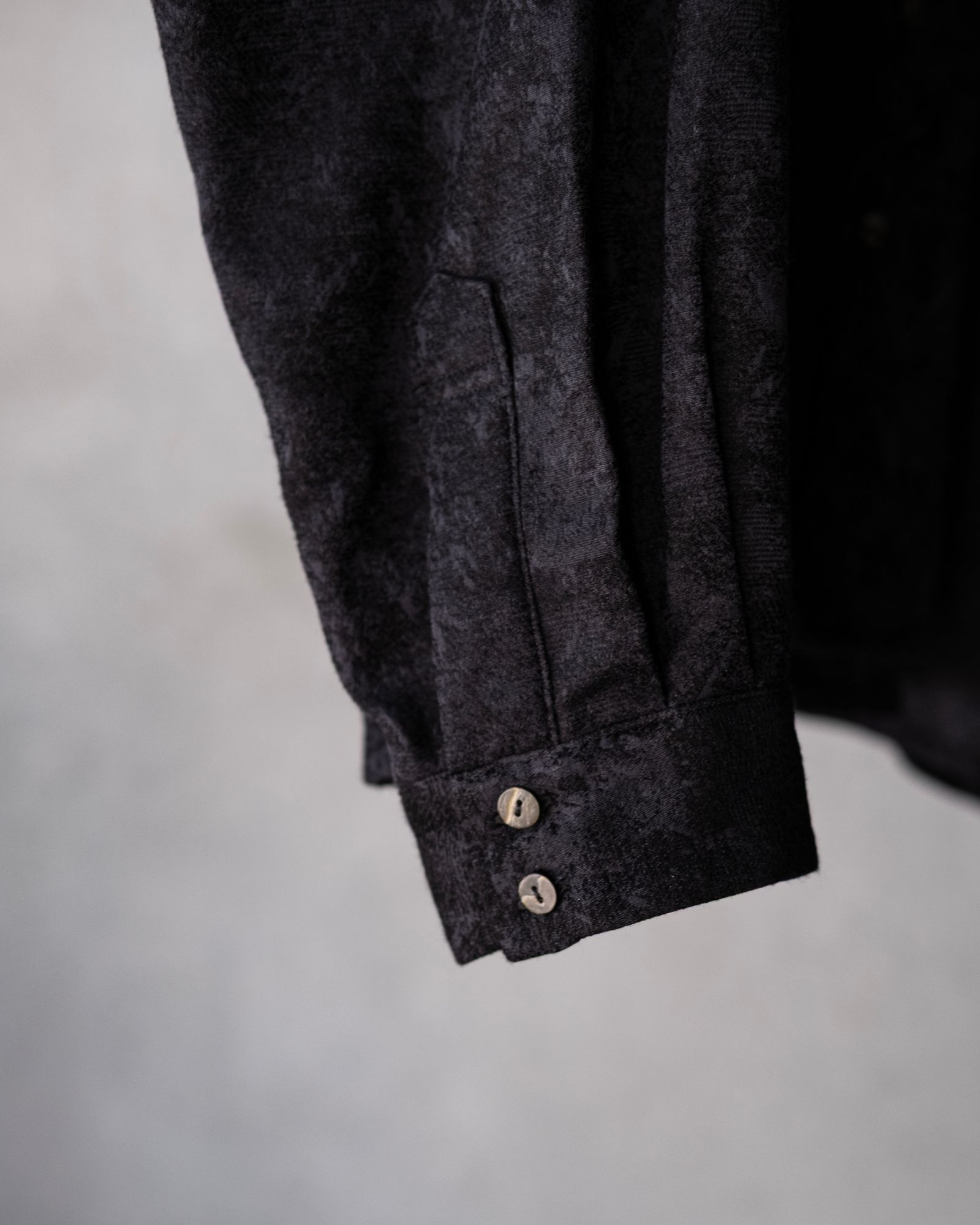 Blurred Pattern Jacquard Oversized Shirt / Black