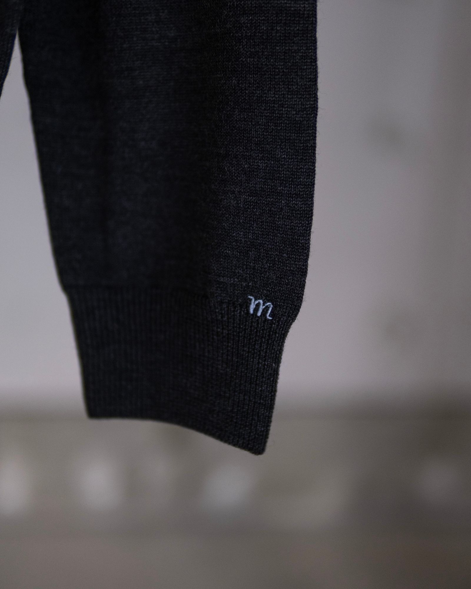 Bracelet Knit in Wool / Dark Gray Melange