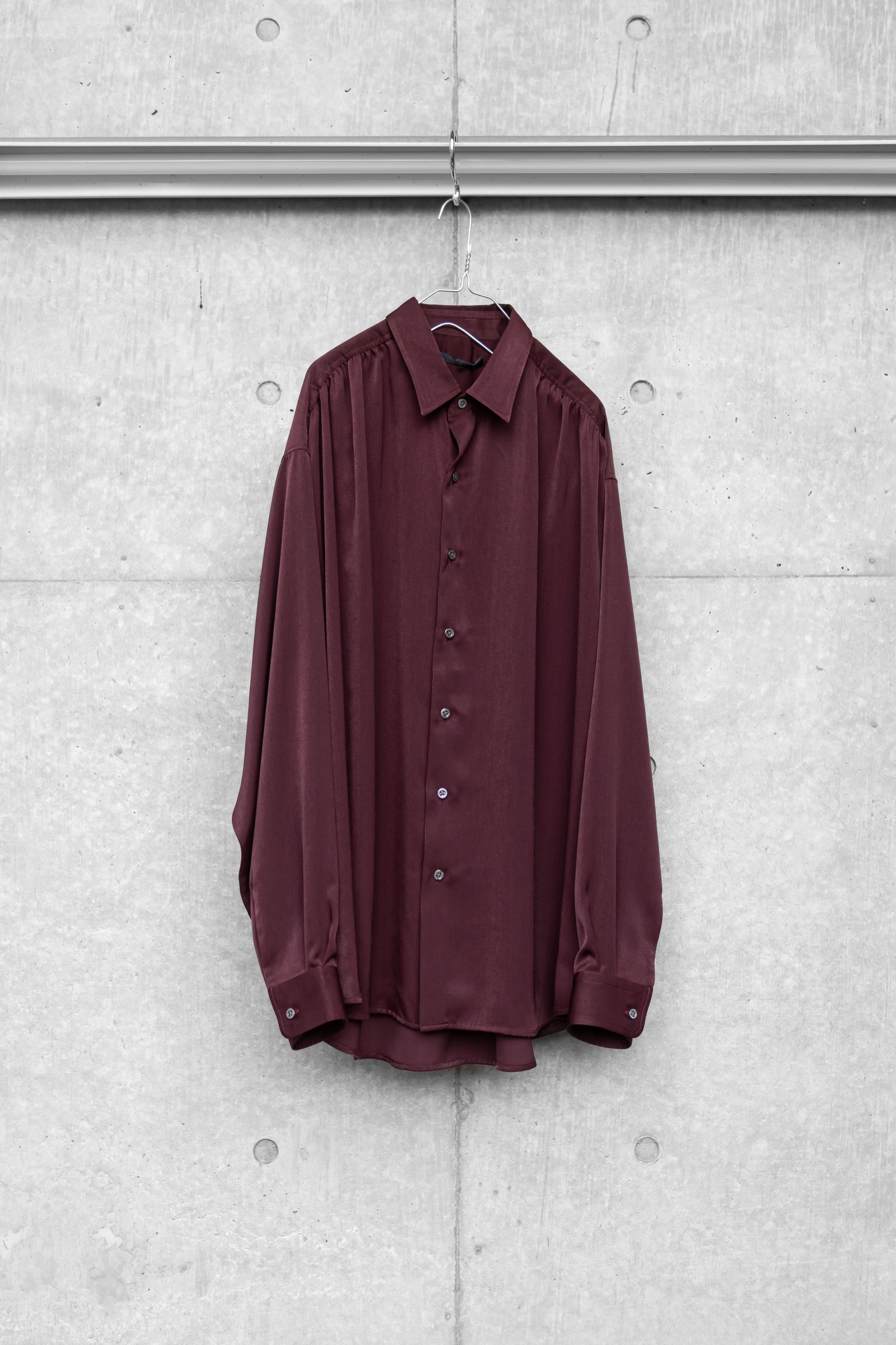 HUSH GATHER L/S SHIRT / BORDEAUX