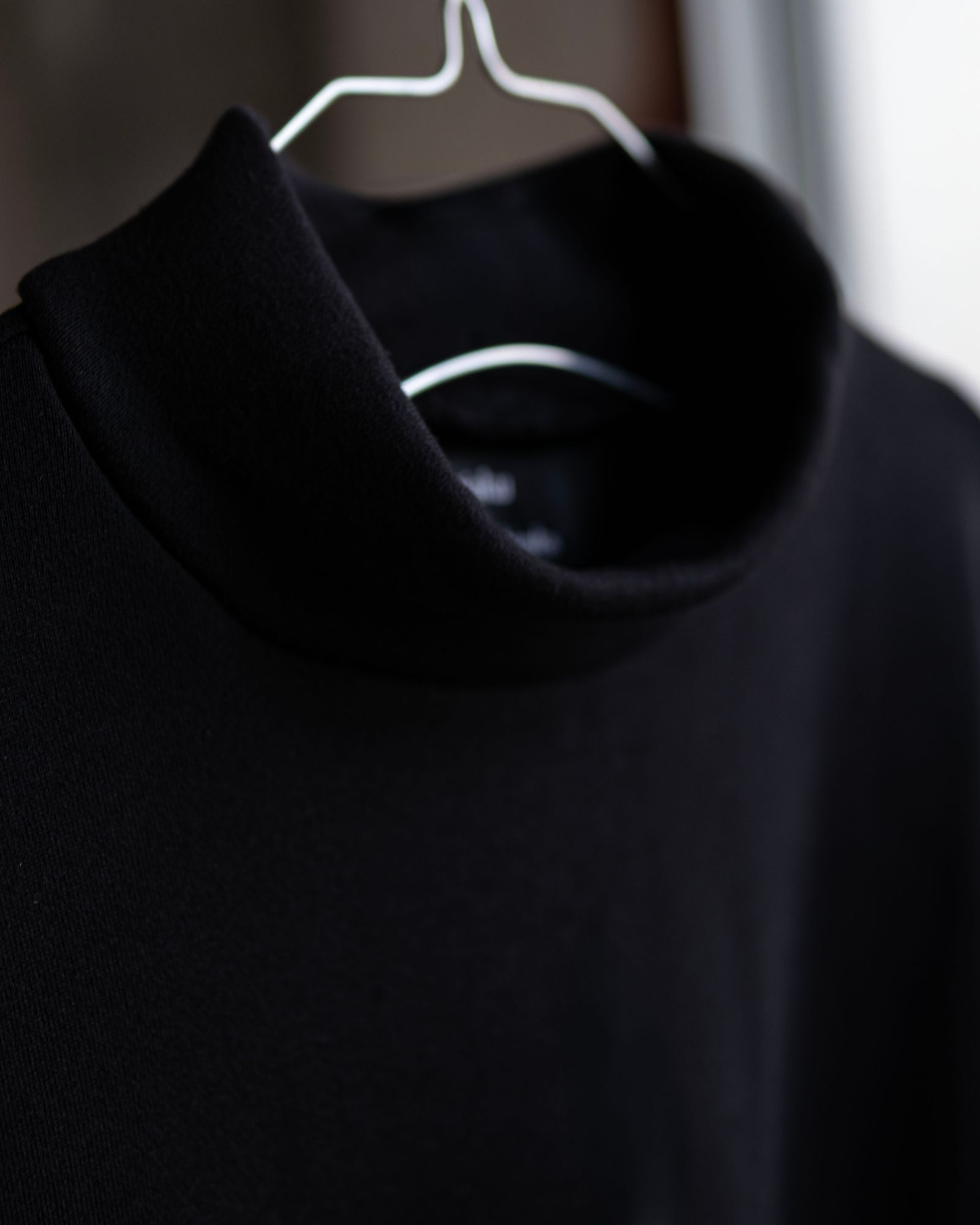 High neck Pullover / Black
