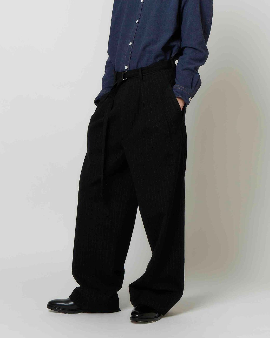 BELTED BAGGY PANTS / BLACK STRIPE