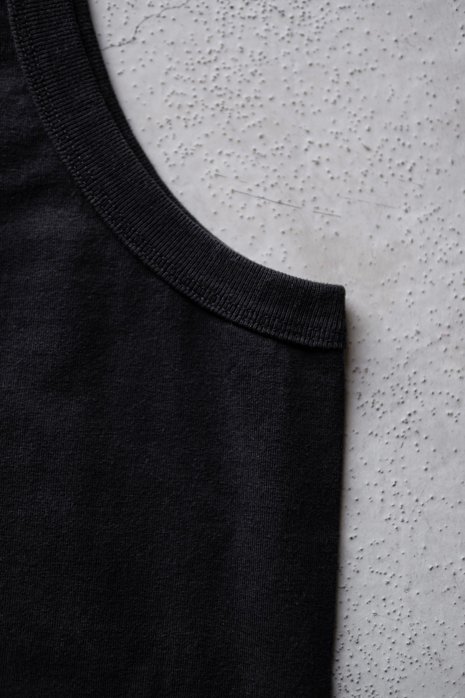 FADE WASH SIGNATURE NO SLEEVE / BLACK
