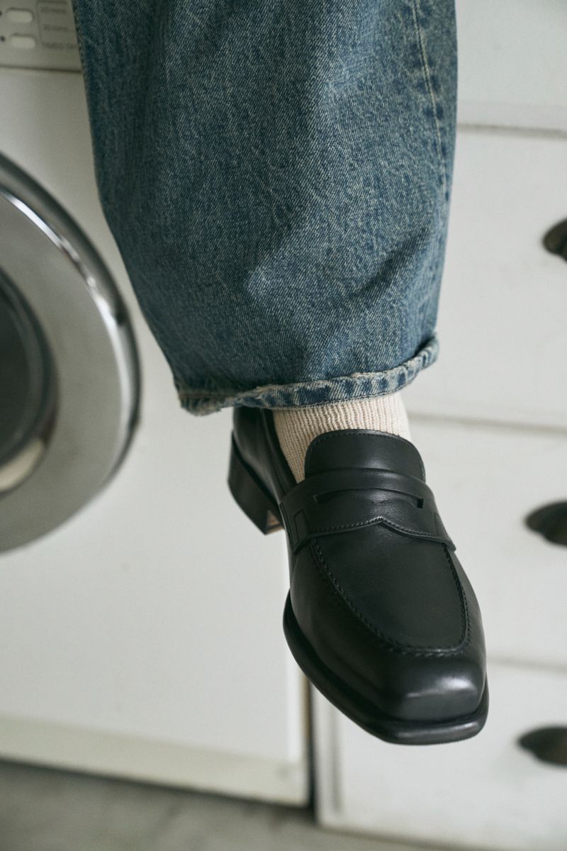 The second pair of loafers / Black