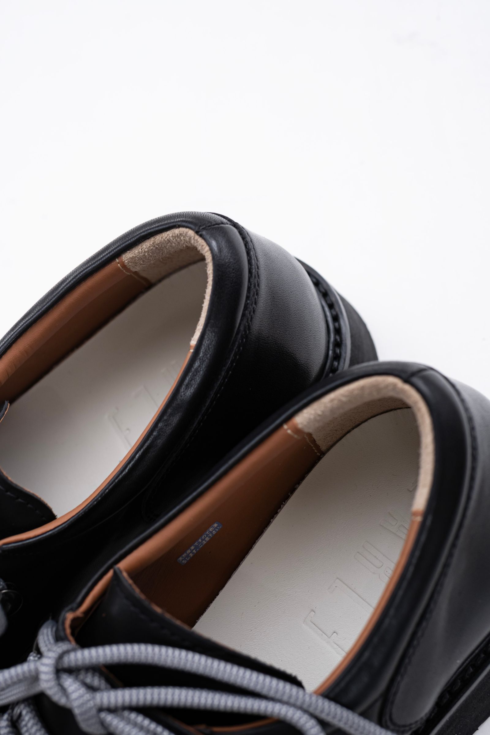 Shoe cut mountain / Black