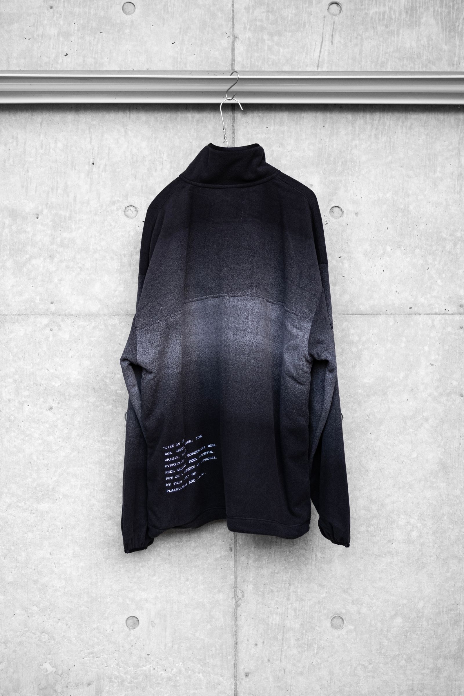 【INNAT×WILD THINGS】PIGMENT PRINT WASH POLARTEC PULLOVER / Black
