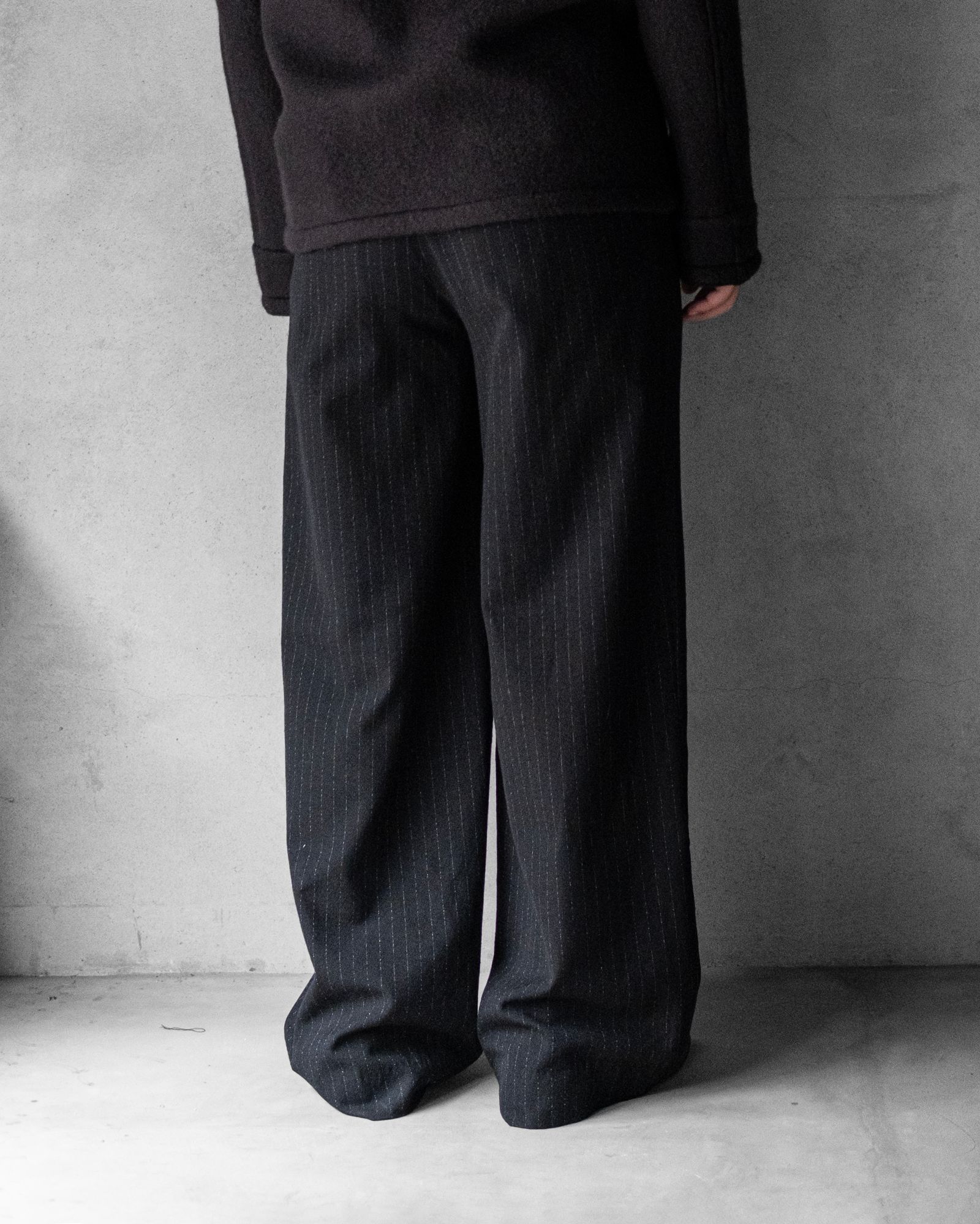 BELTED BAGGY PANTS / BLACK STRIPE