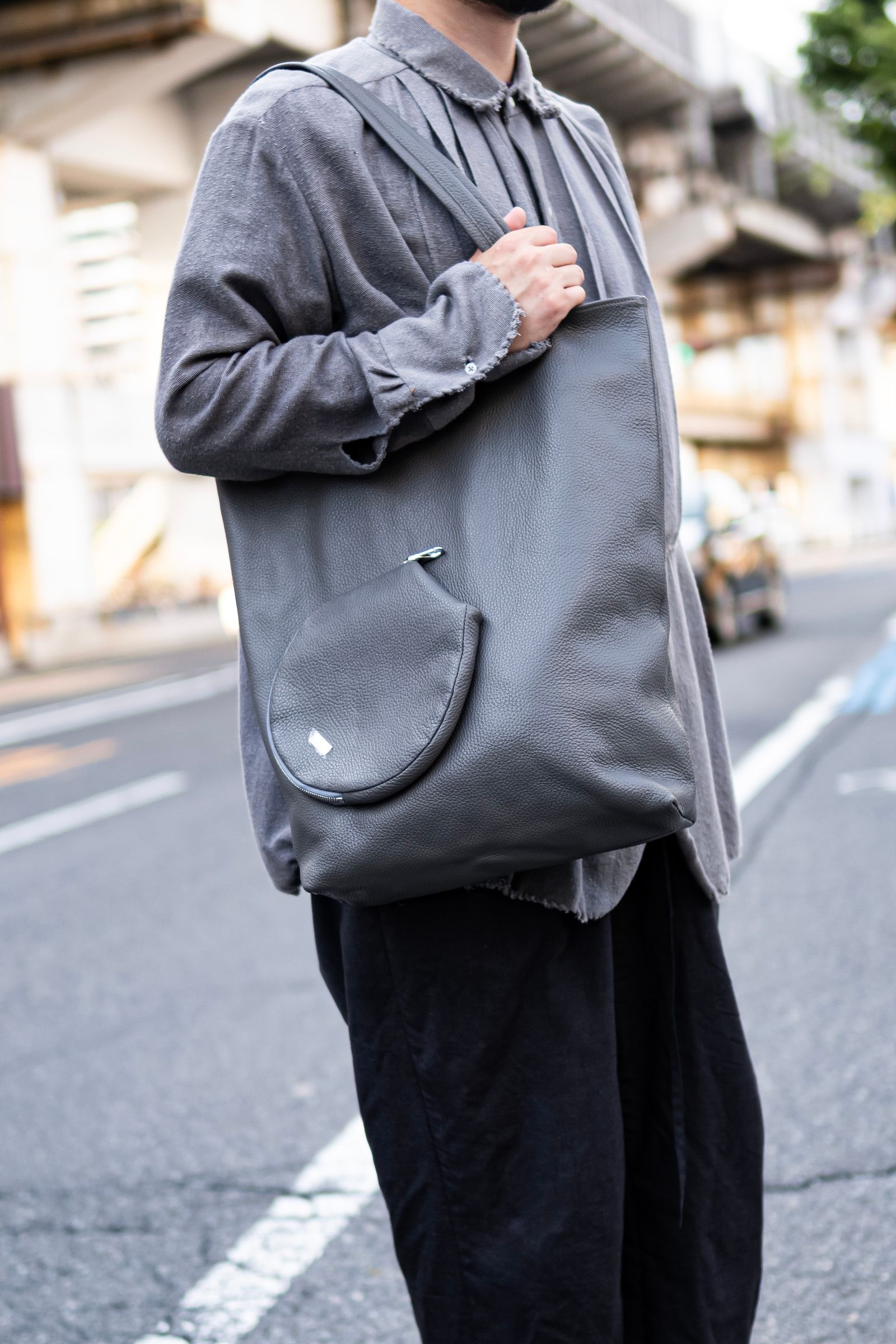 HIDAKA - PING-PONG LEATHER TOTE / GRAY | Retikle Online Store