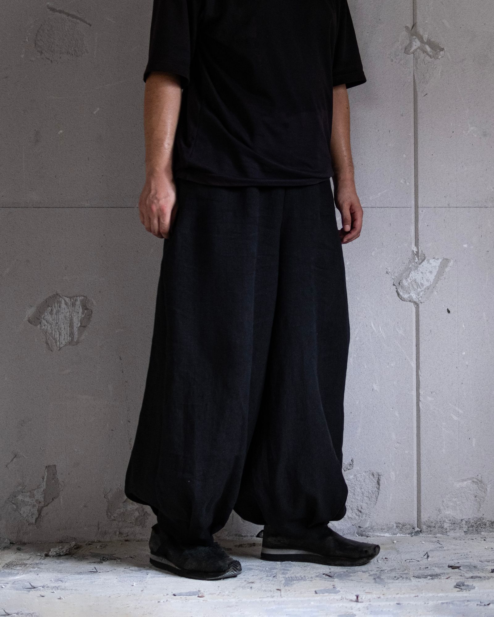 Linen Tucked Hem Wide Easy Pants / Black