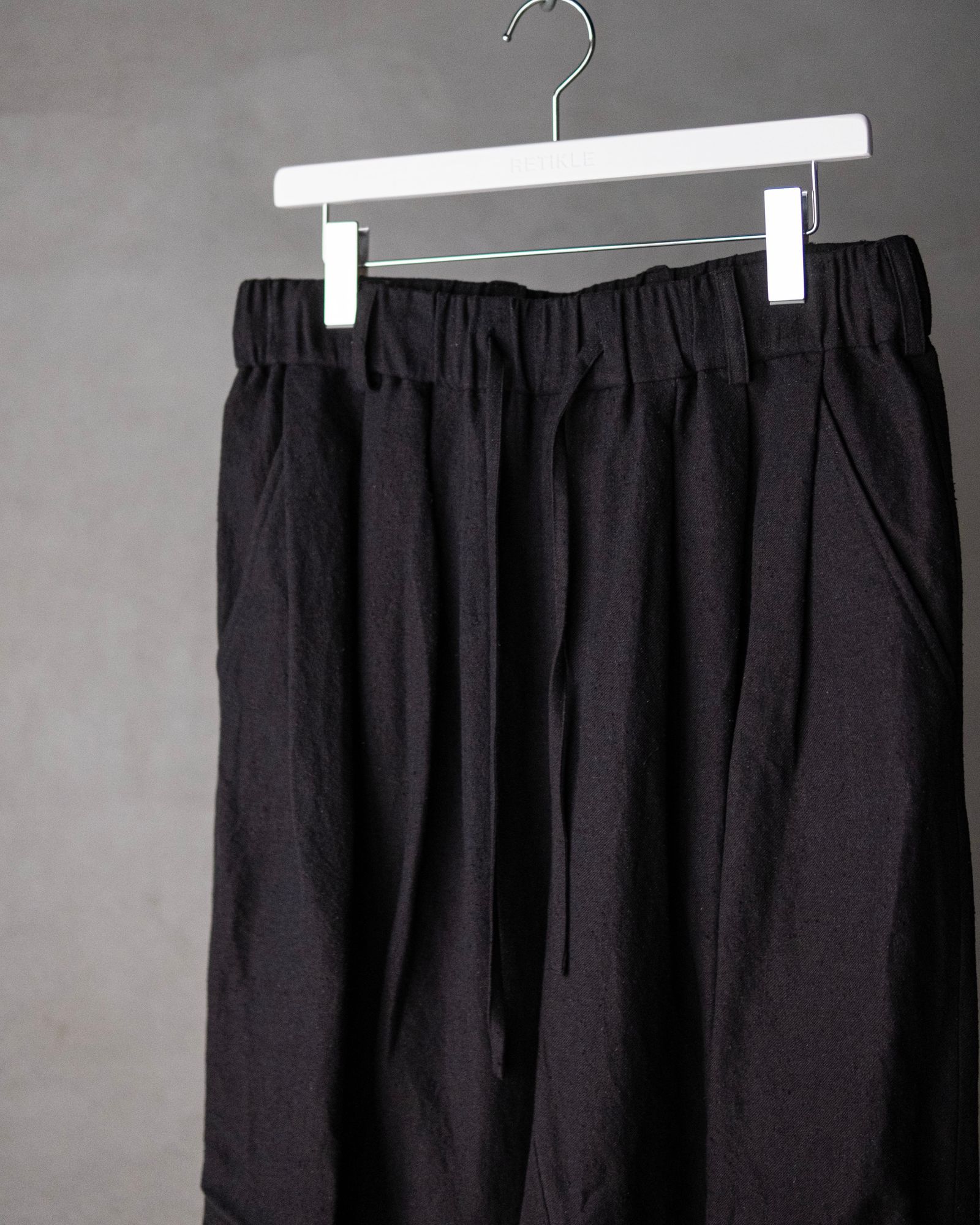 Linen Silk Wide Knee Tuck Pants / Black