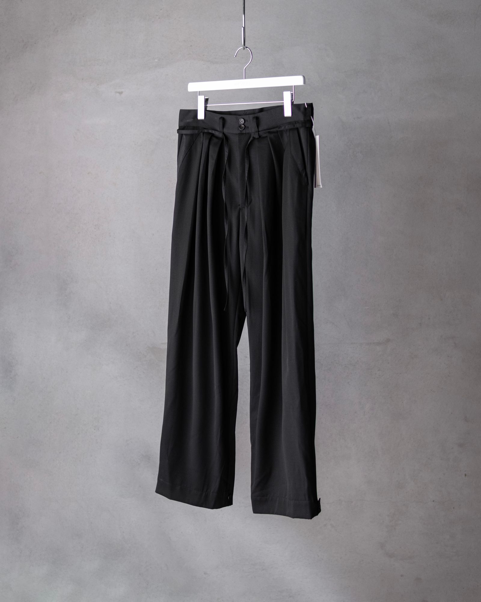 3-Tuck Wide Slacks / Black