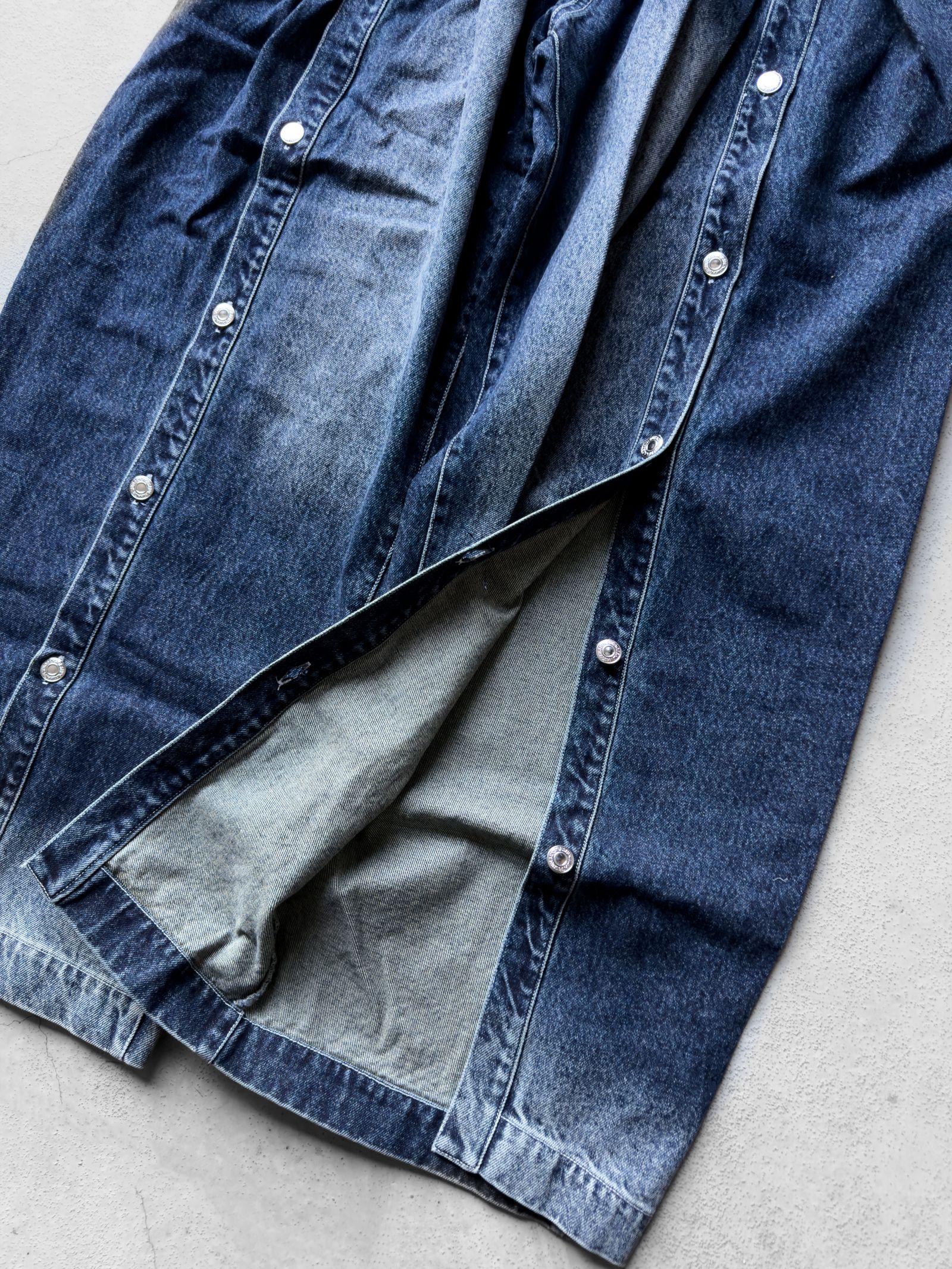 Silver Buckle Double Tuck Denim Pants / Navy