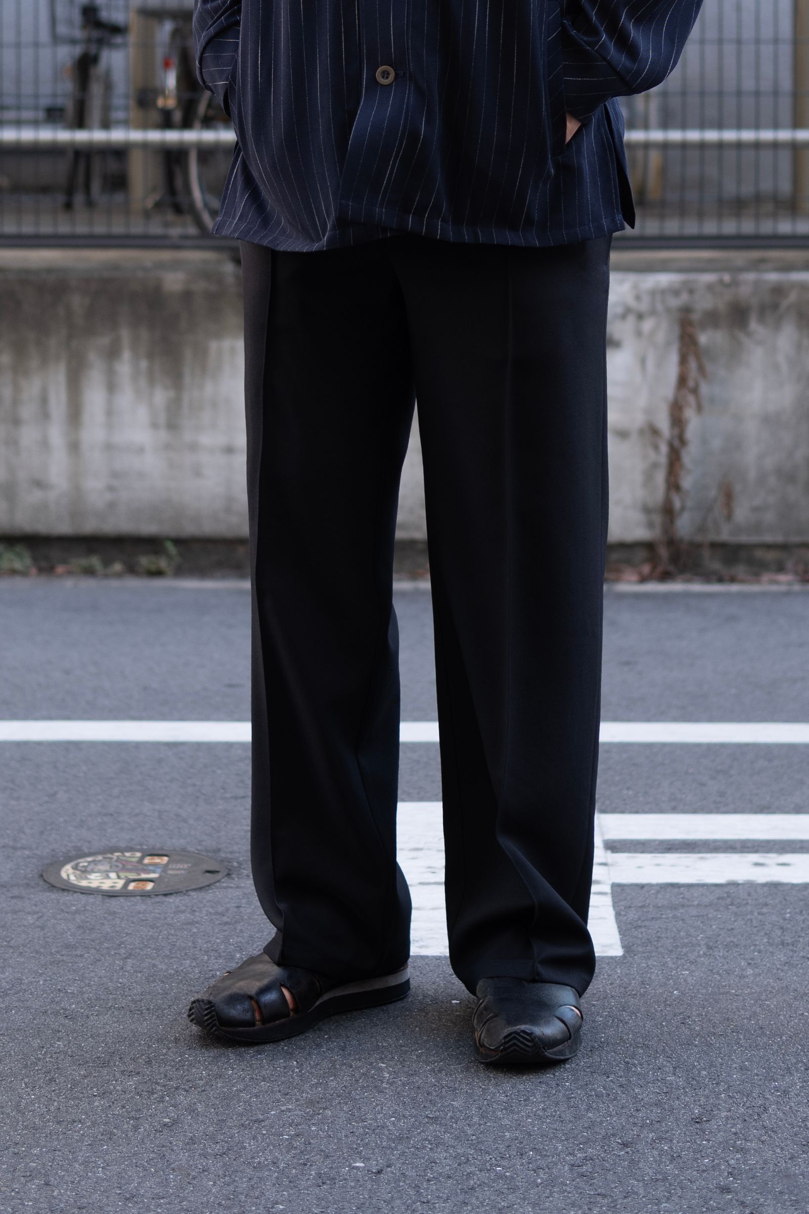 "REL" WOOL POLYESTER TWILL / BLACK