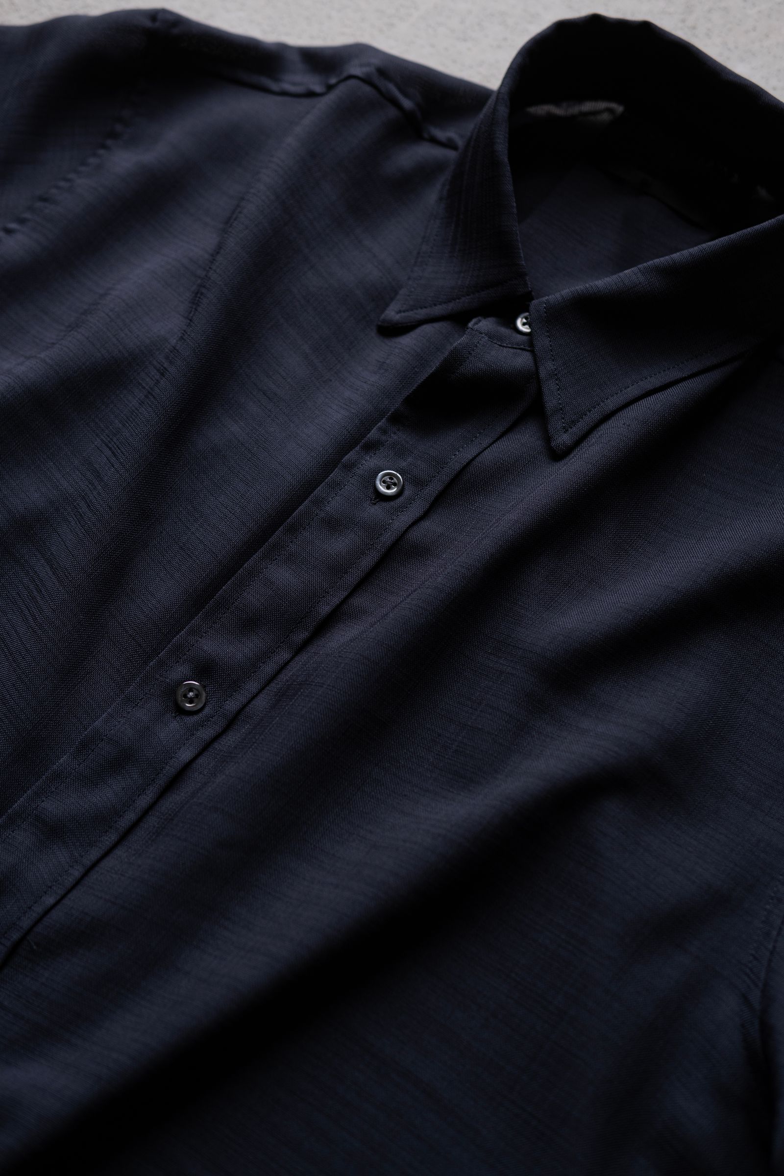 SHEER SHARKSKIN SS SHIRT / NAVY