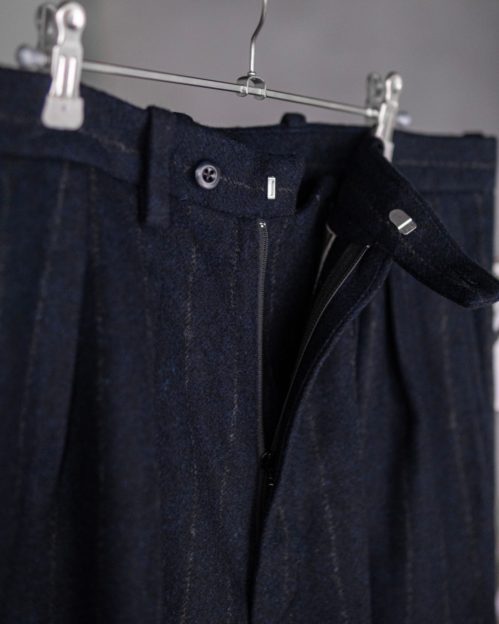 CROPPED BAGGY PANTS / NAVY STRIPE
