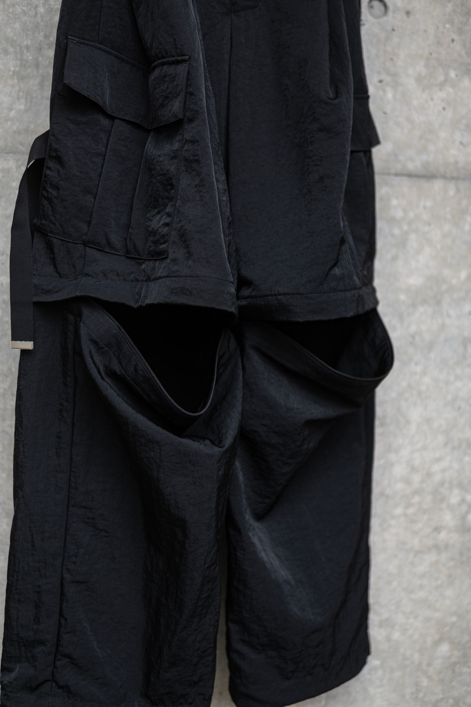 DETACHABLE WIDE CARGO PANTS / BLACK