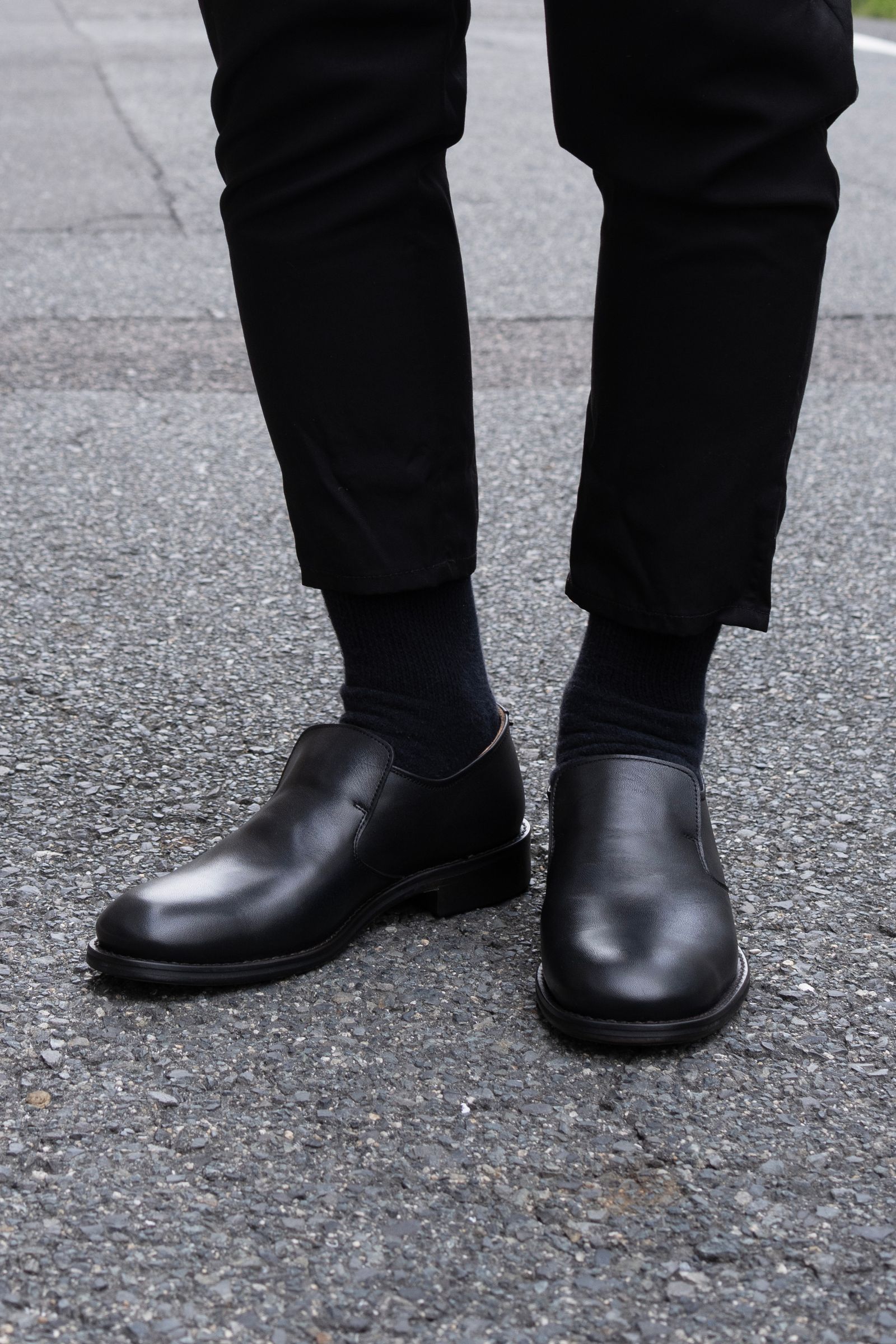 EARLE - New drape slip-on / Black | Retikle Online Store