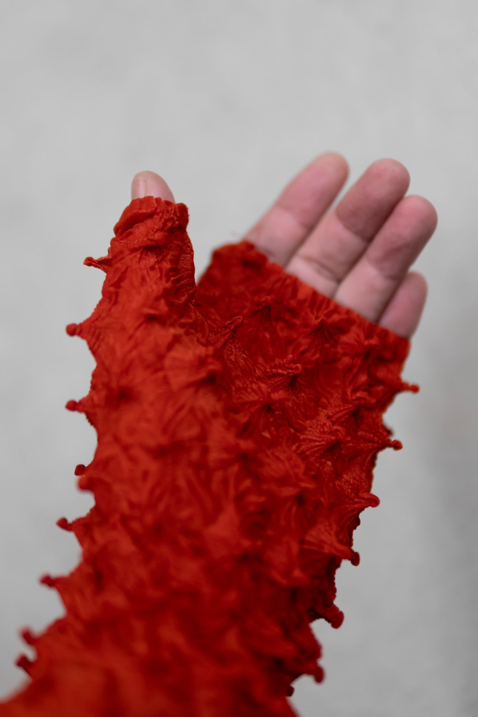 Versatile Spiky Shibori Glove / Red