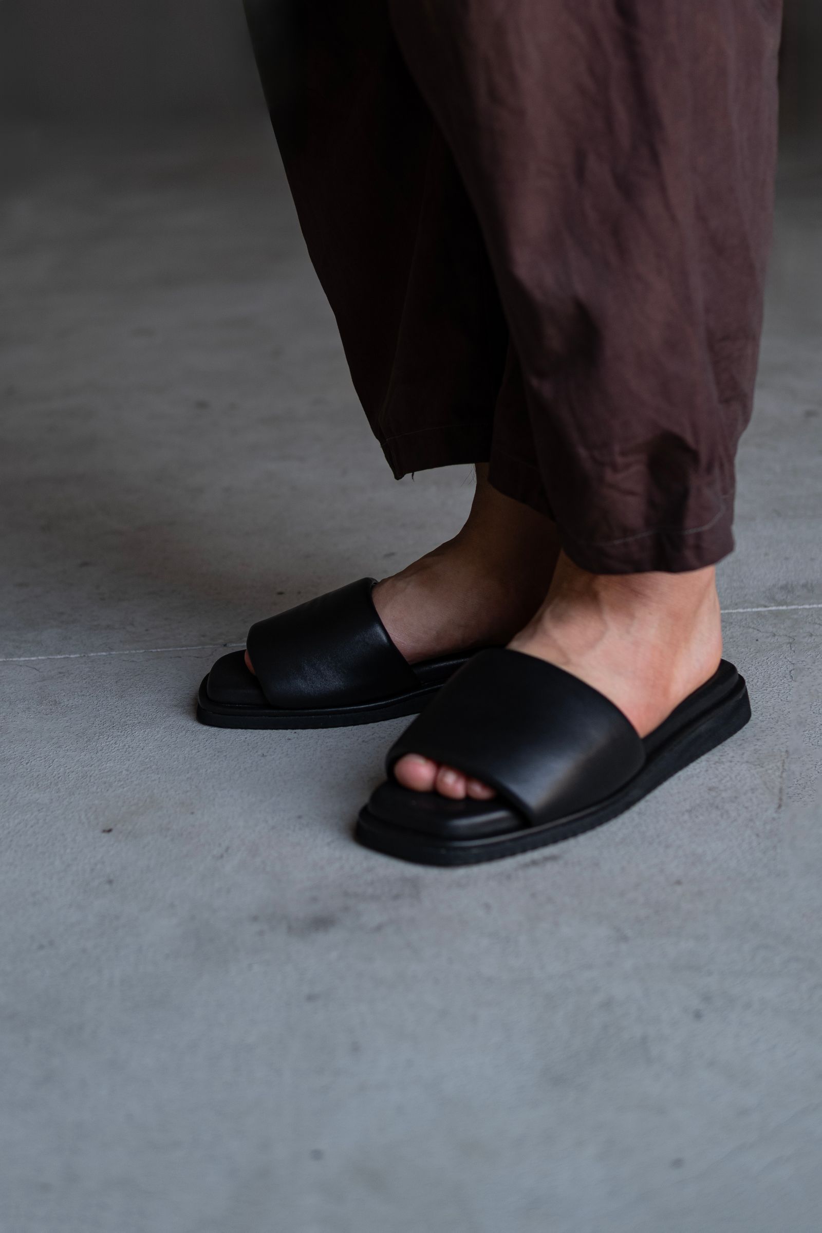Minimal band sandals / Black