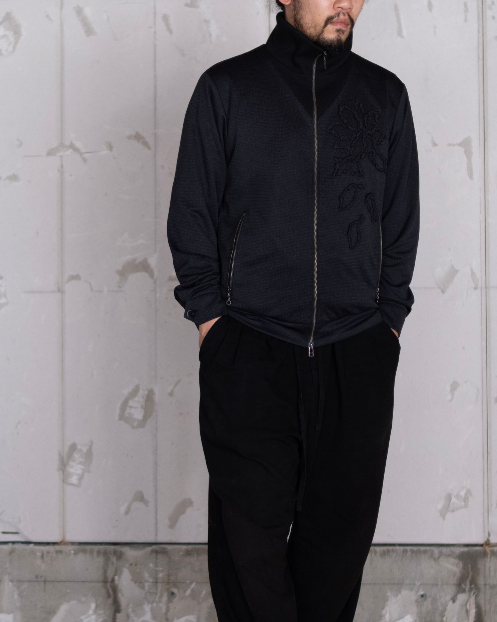 Tape embroidery track JKT / gry