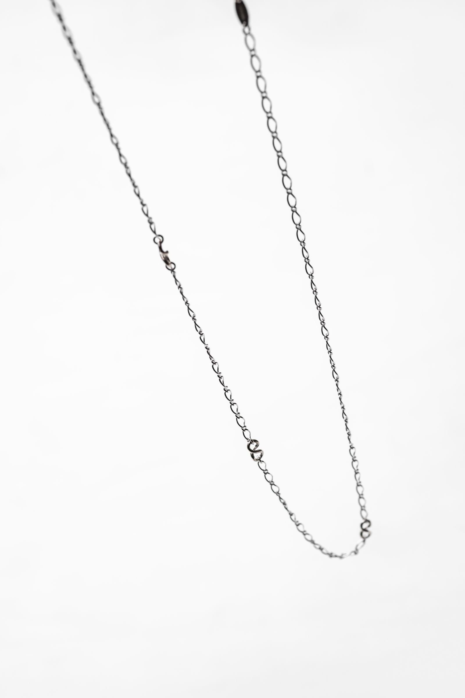 roundabout - Silver Cross-Over Necklace / Silver | Retikle Online 