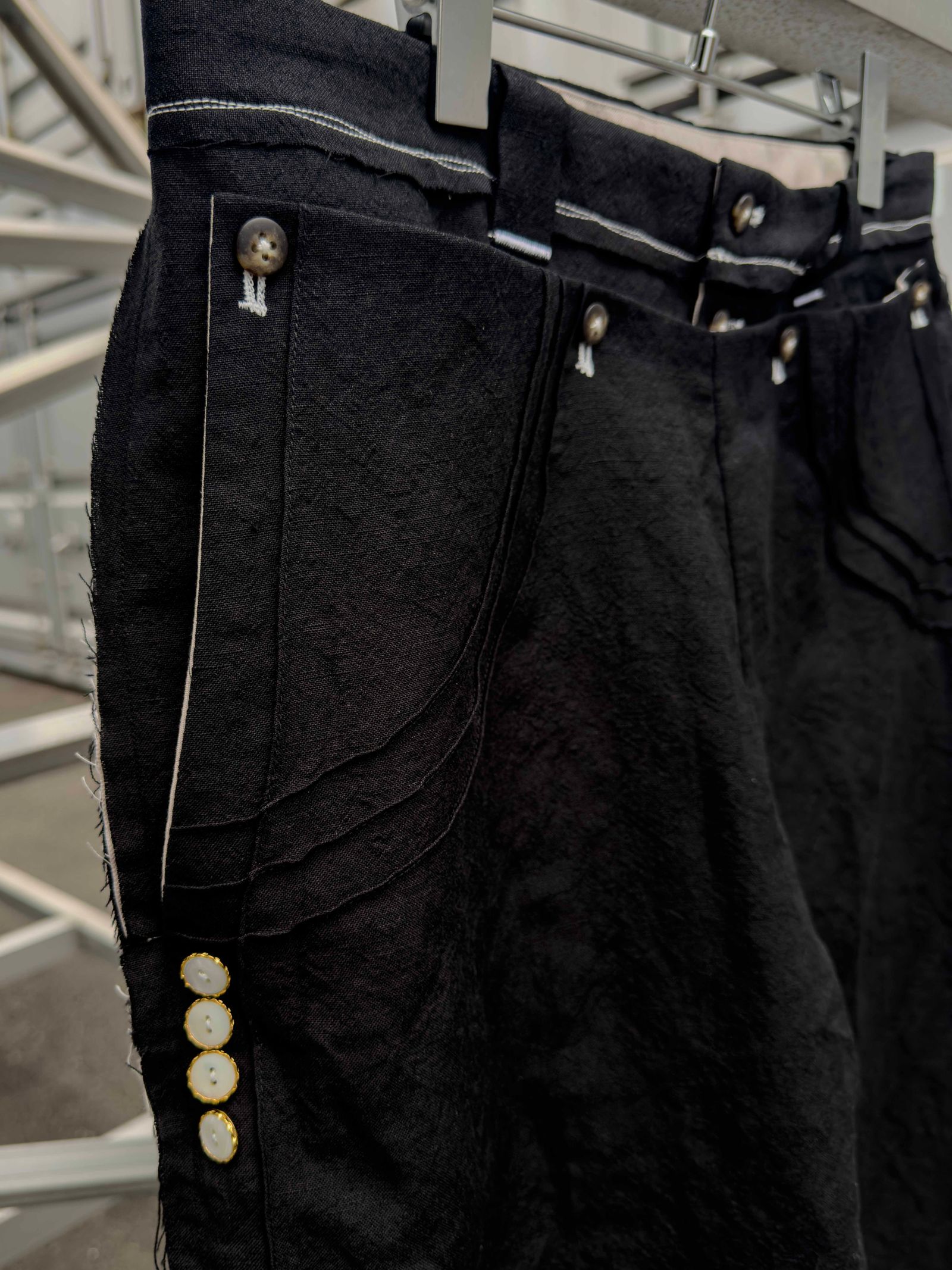 “SAMON” pleated ceremony pants / Black