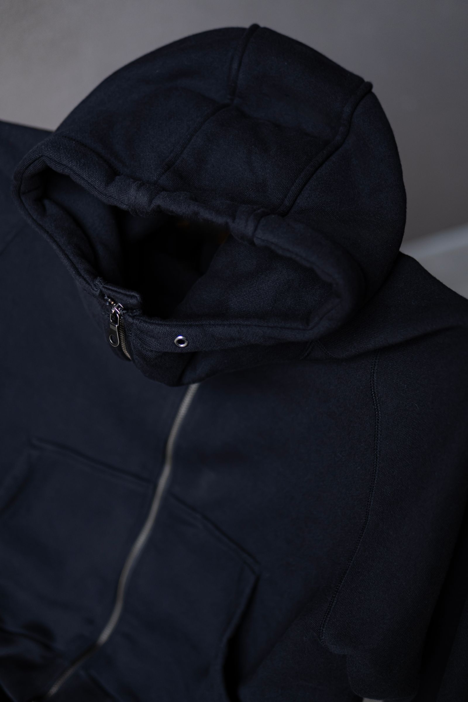 CROPPED BRUSHED HOODIE / BLACK