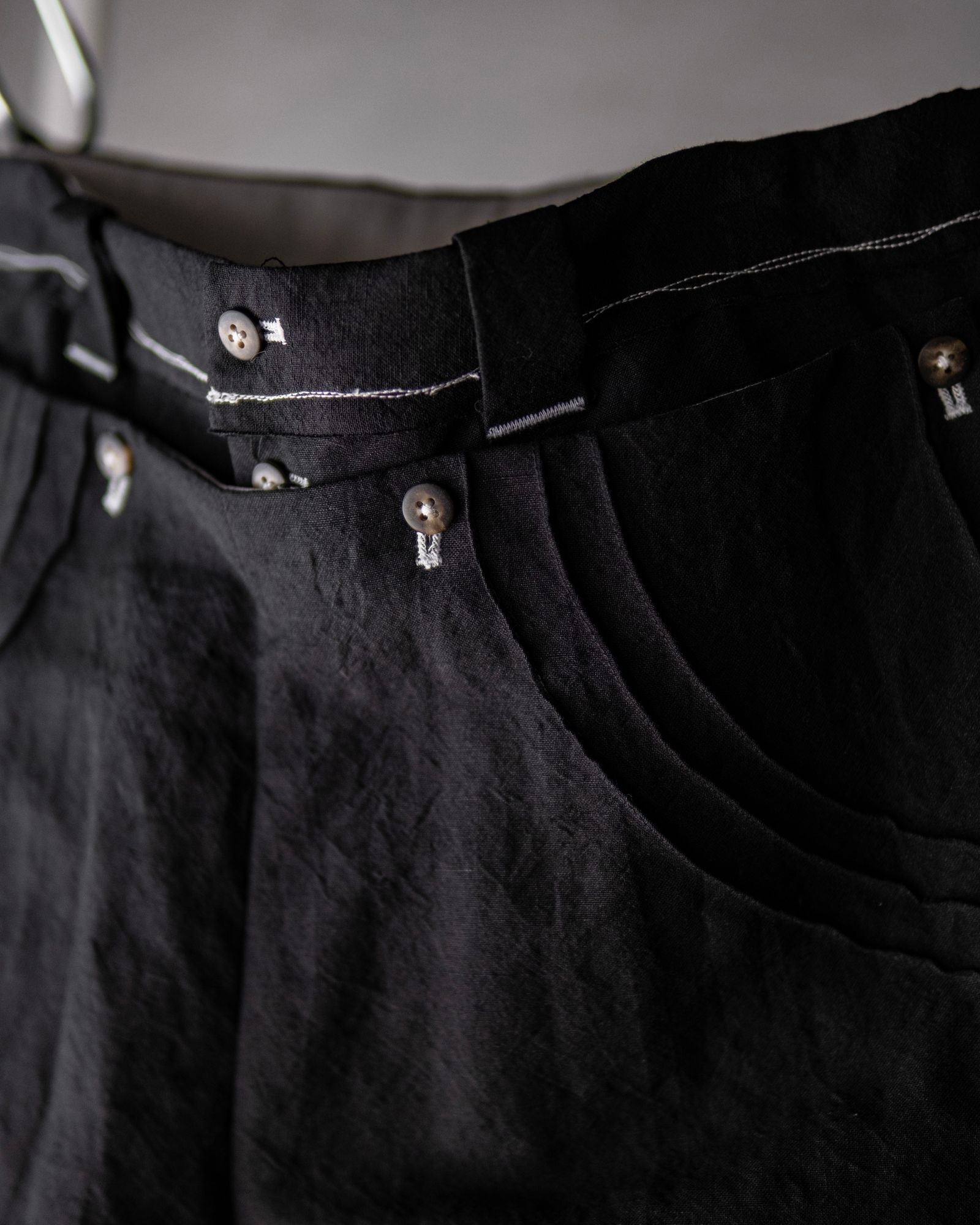 “SAMON” pleated ceremony pants / Black