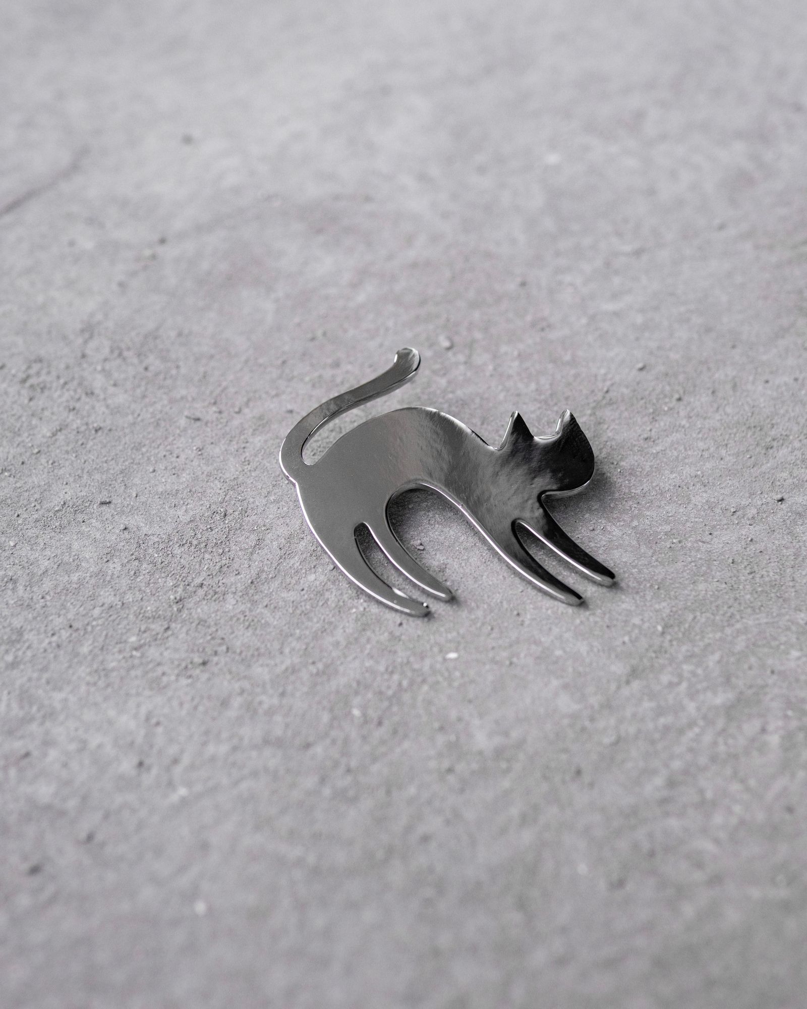 The Object Charm Brooch / Cat