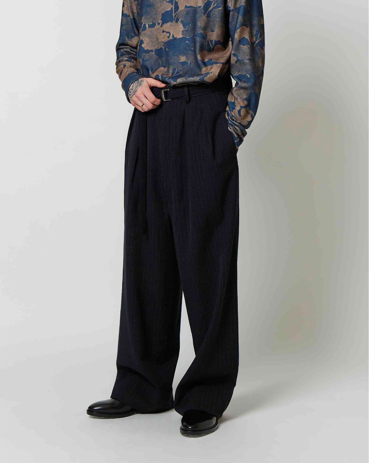 BELTED BAGGY PANTS / BLACK STRIPE