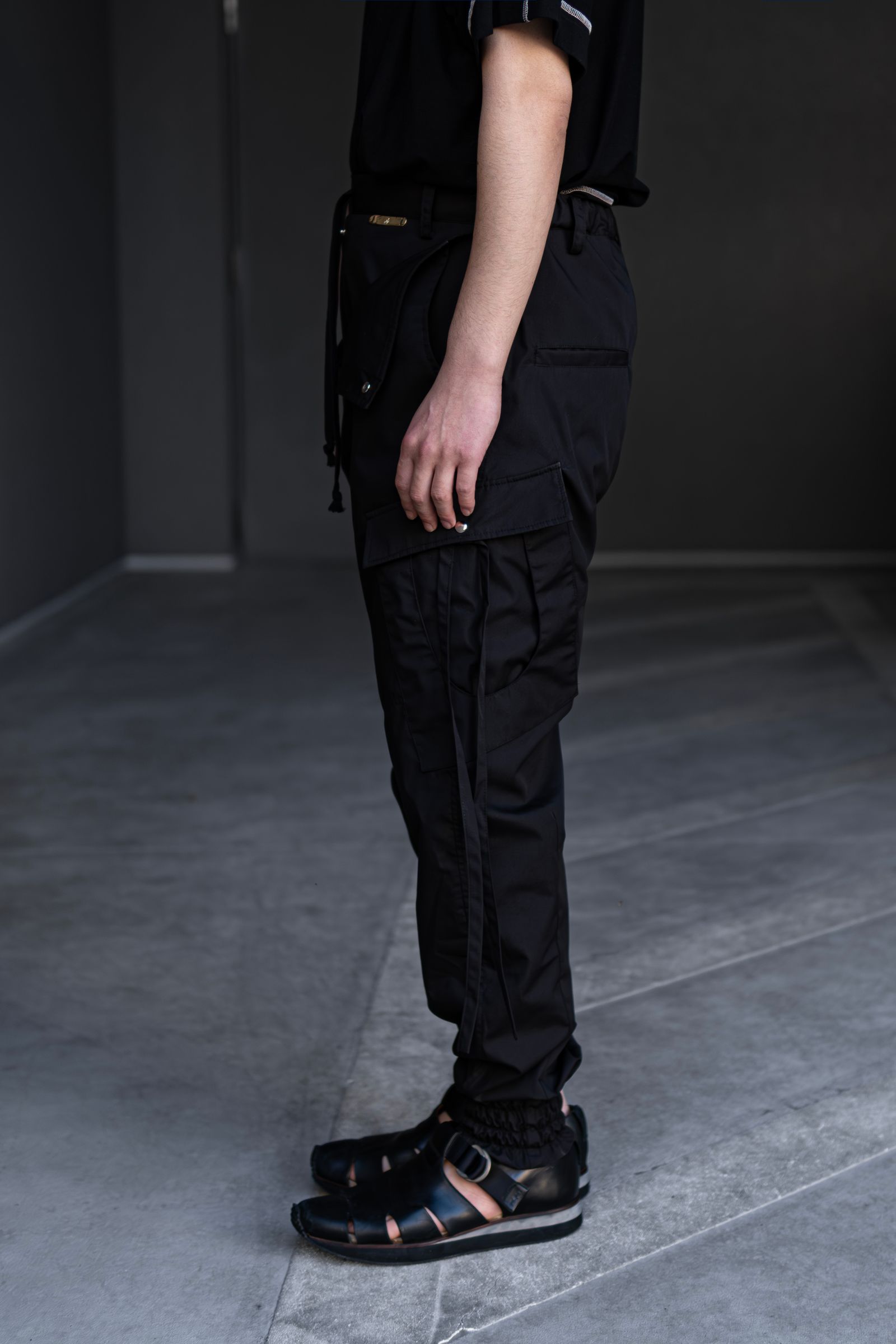 tech cargo pants / black