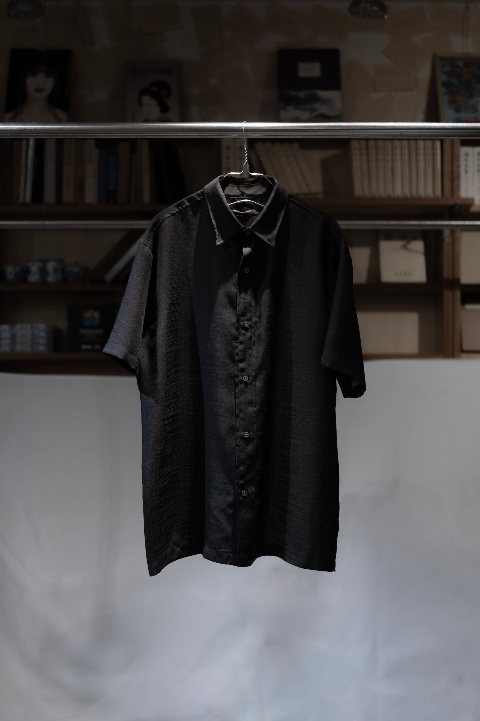 SHEER SHARKSKIN SS SHIRT / BLACK