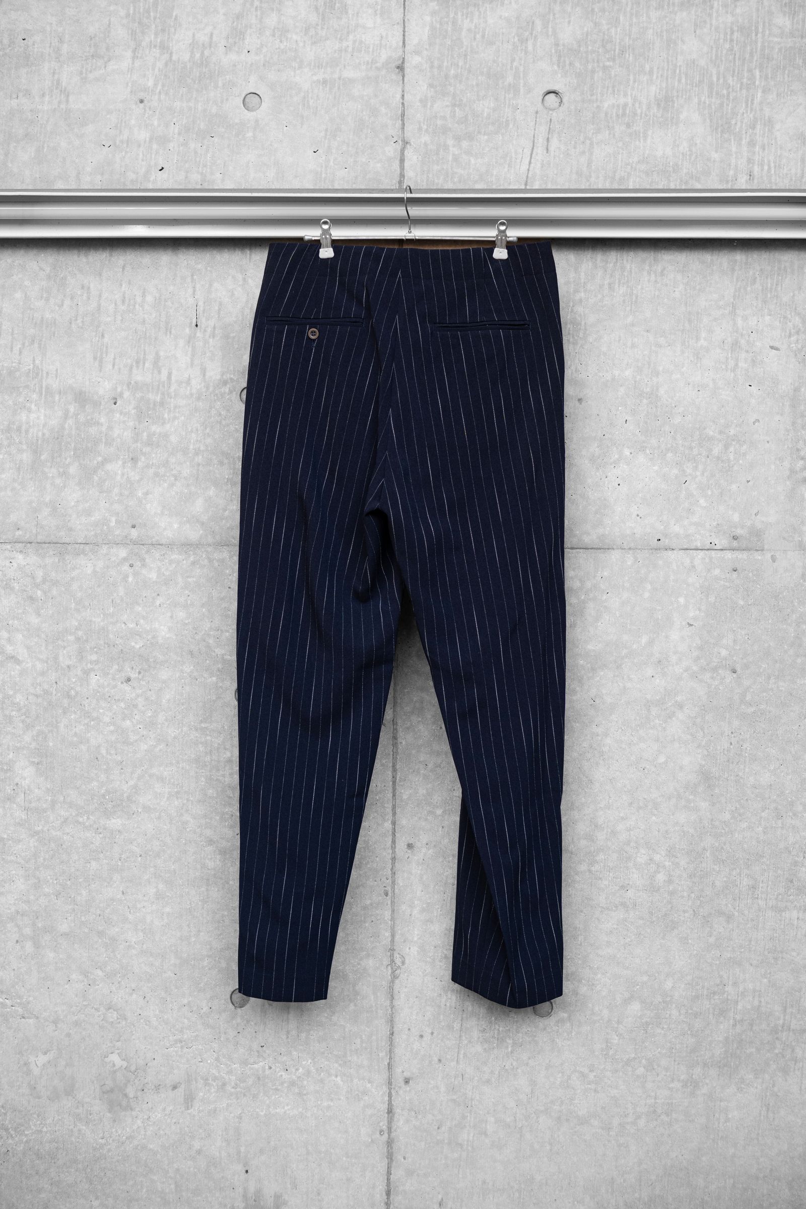 Worsted striped 4 tuck trousers / nvy
