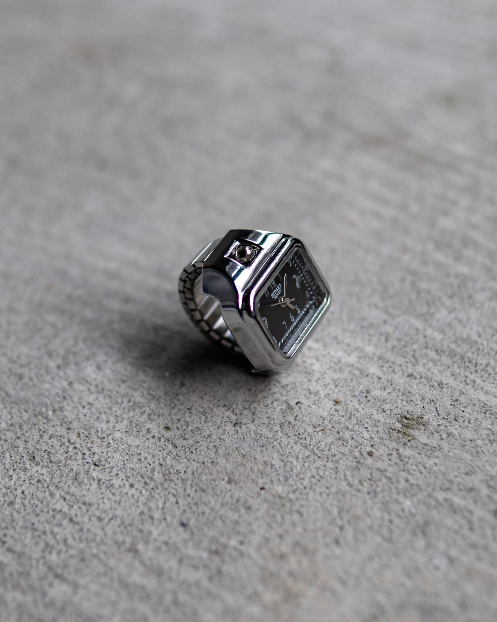 E/W Ring Watch / Silver/Black