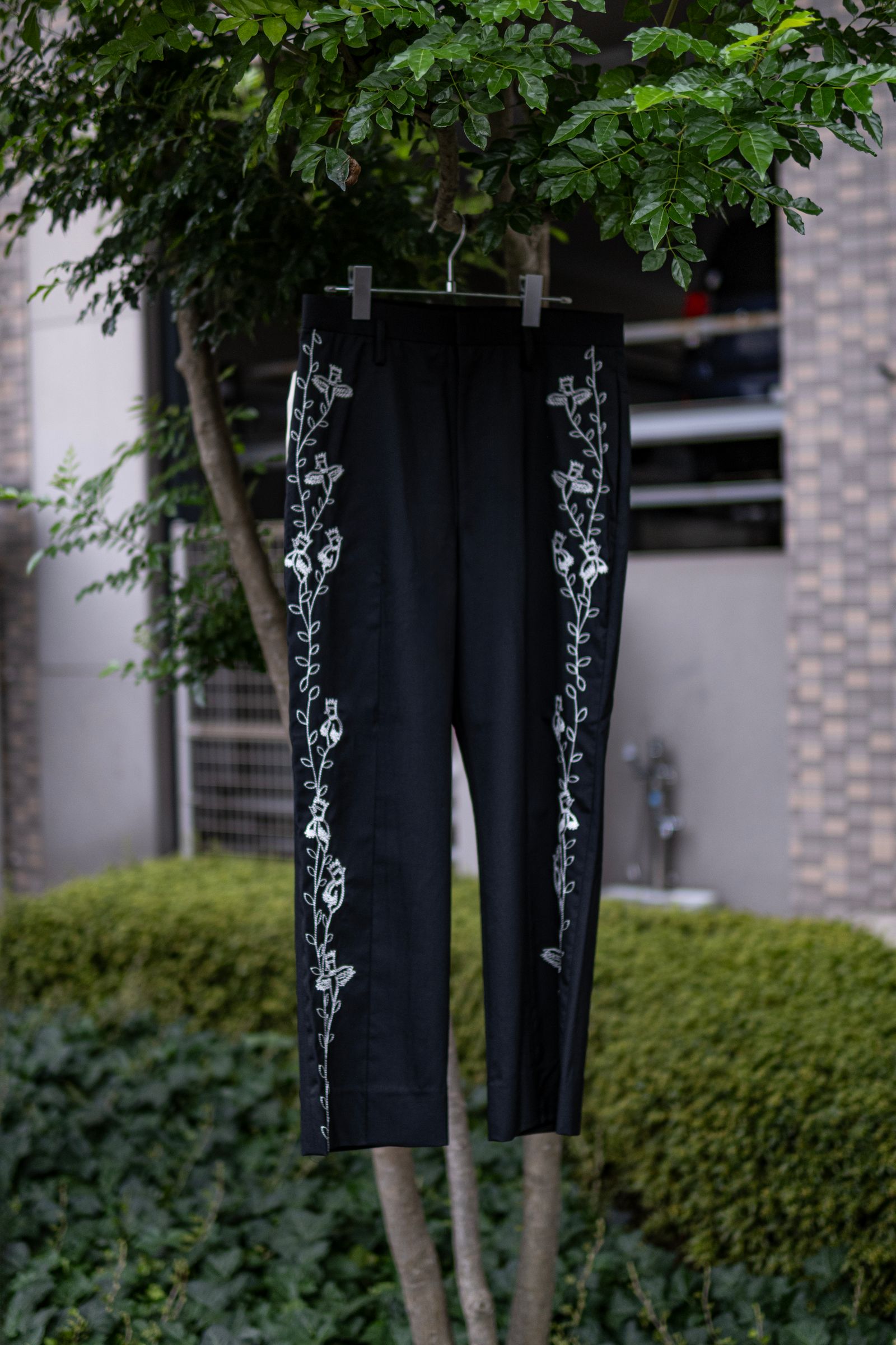 Dear, NOTHING SPECIAL TROUSERS WITH EMBROIDERY / DAWN BLACK