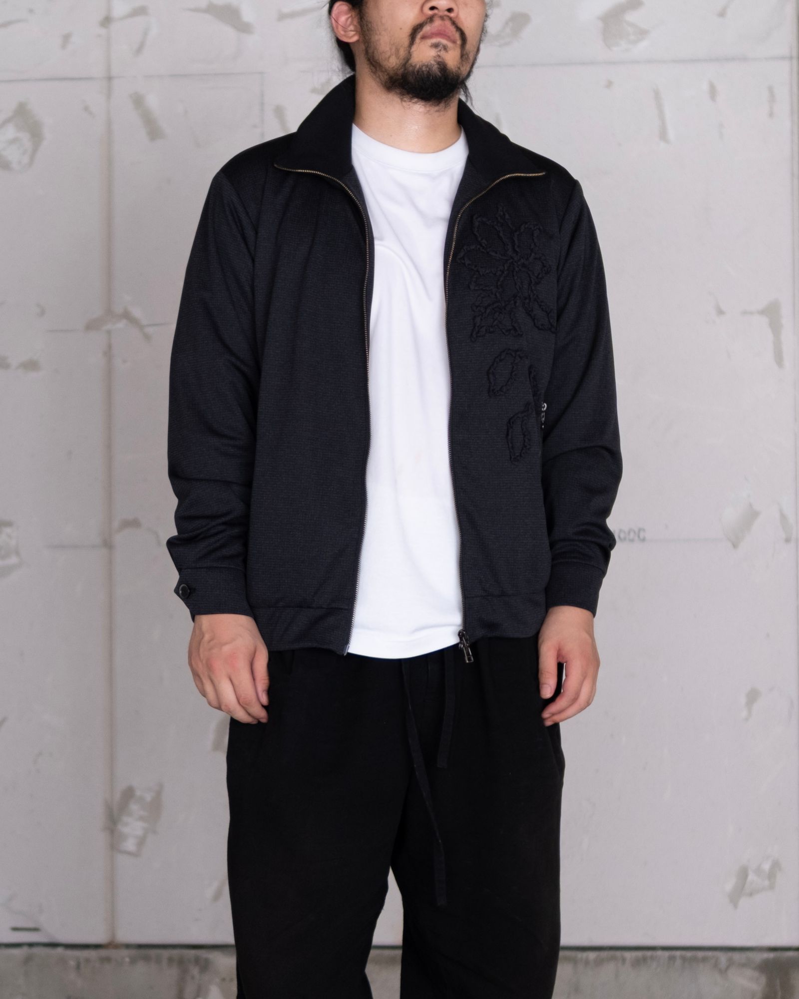 Tape embroidery track JKT / gry