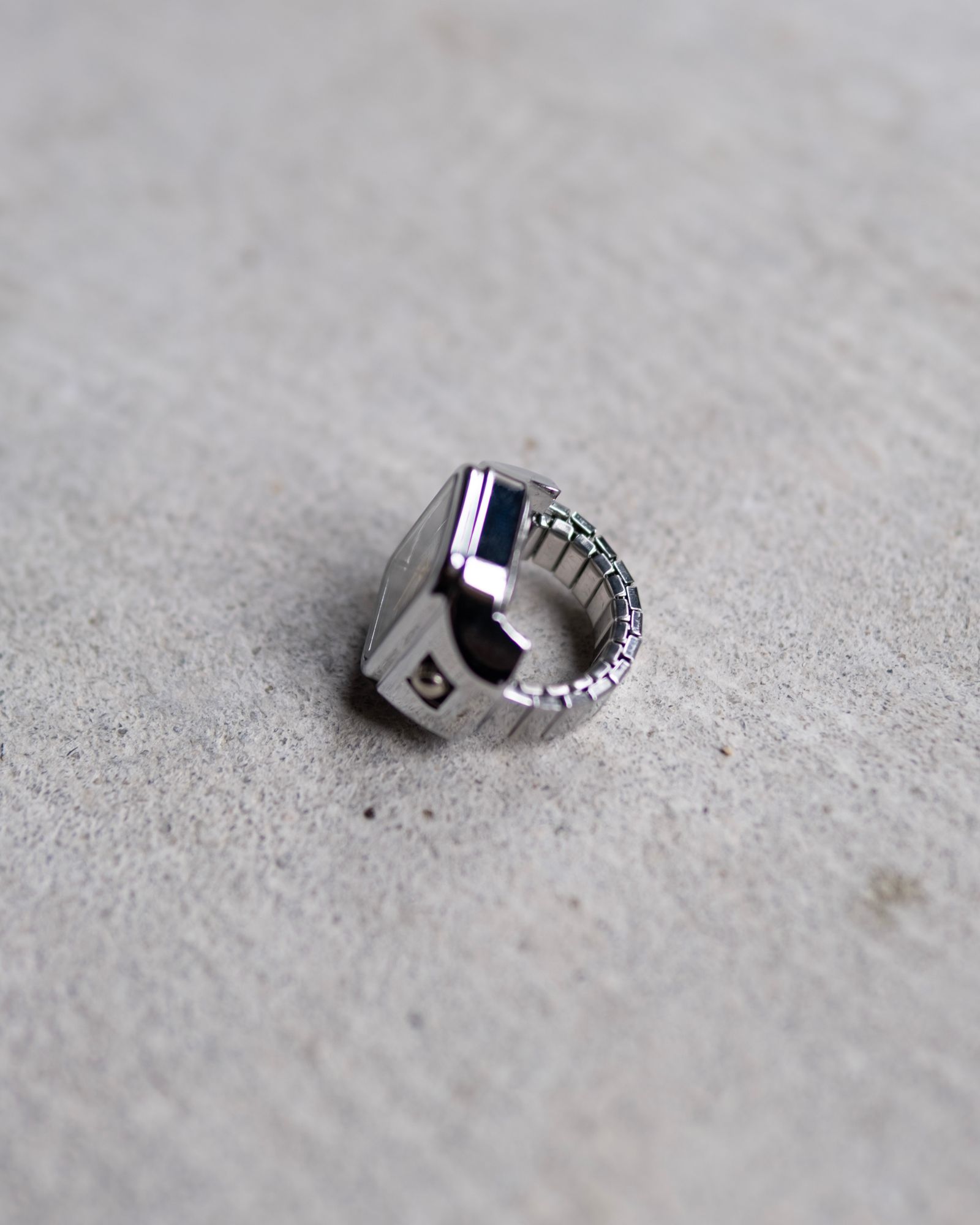 E/W Ring Watch / Silver/White
