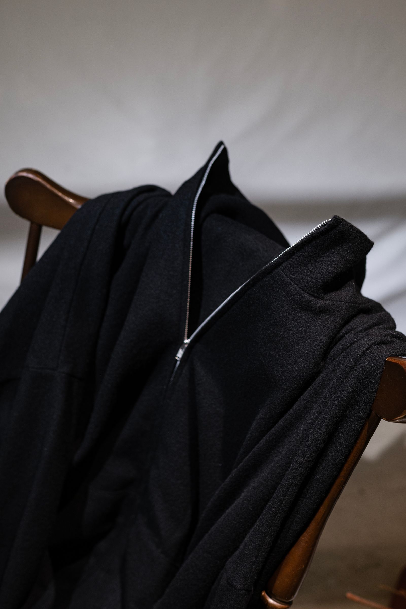 CASHMERE ZIP JACKET / BLACK
