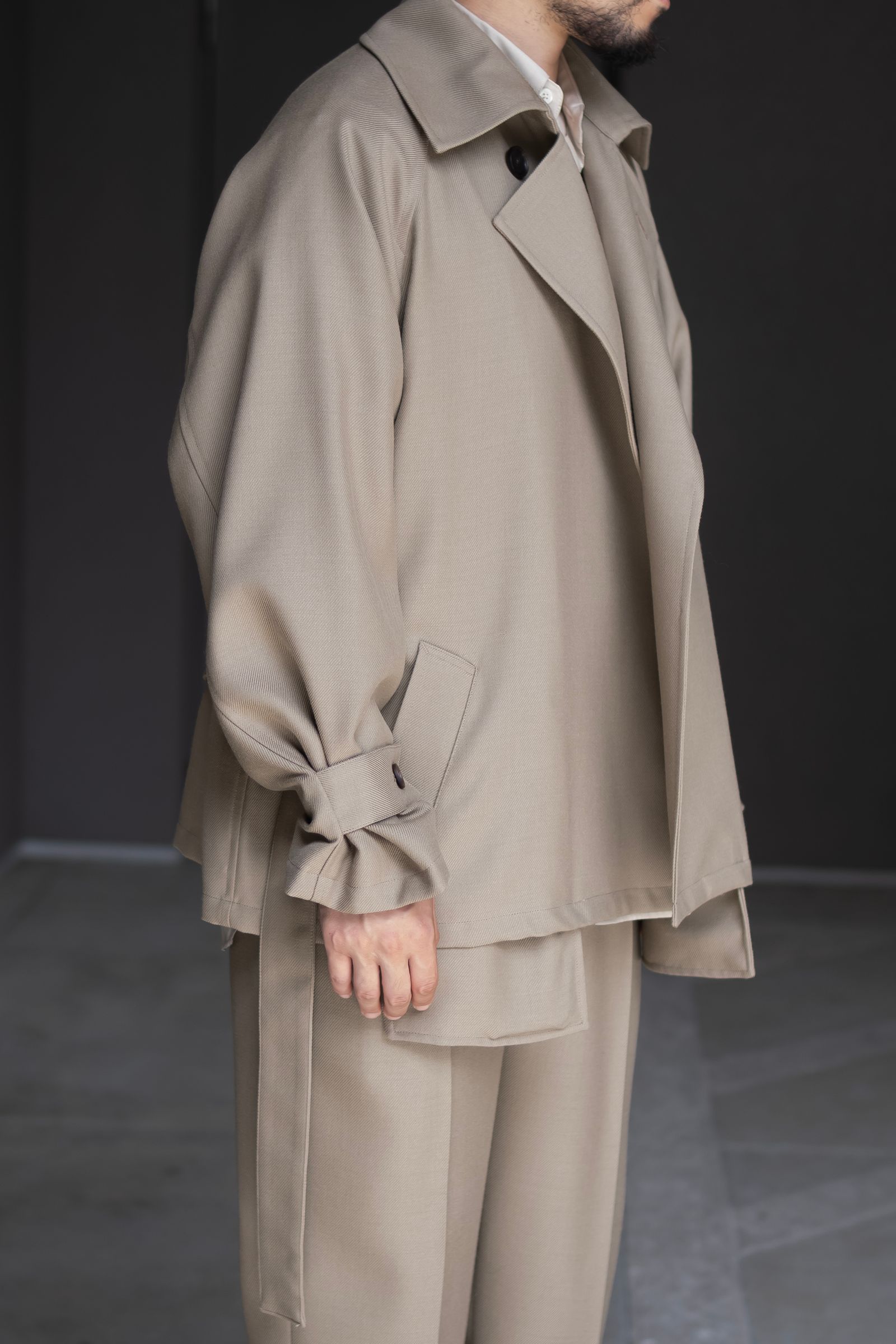 Blanc YM - Short trench coat / Beige | Retikle Online Store Blanc YM - Short trench coat / Beige | Retikle Online Store