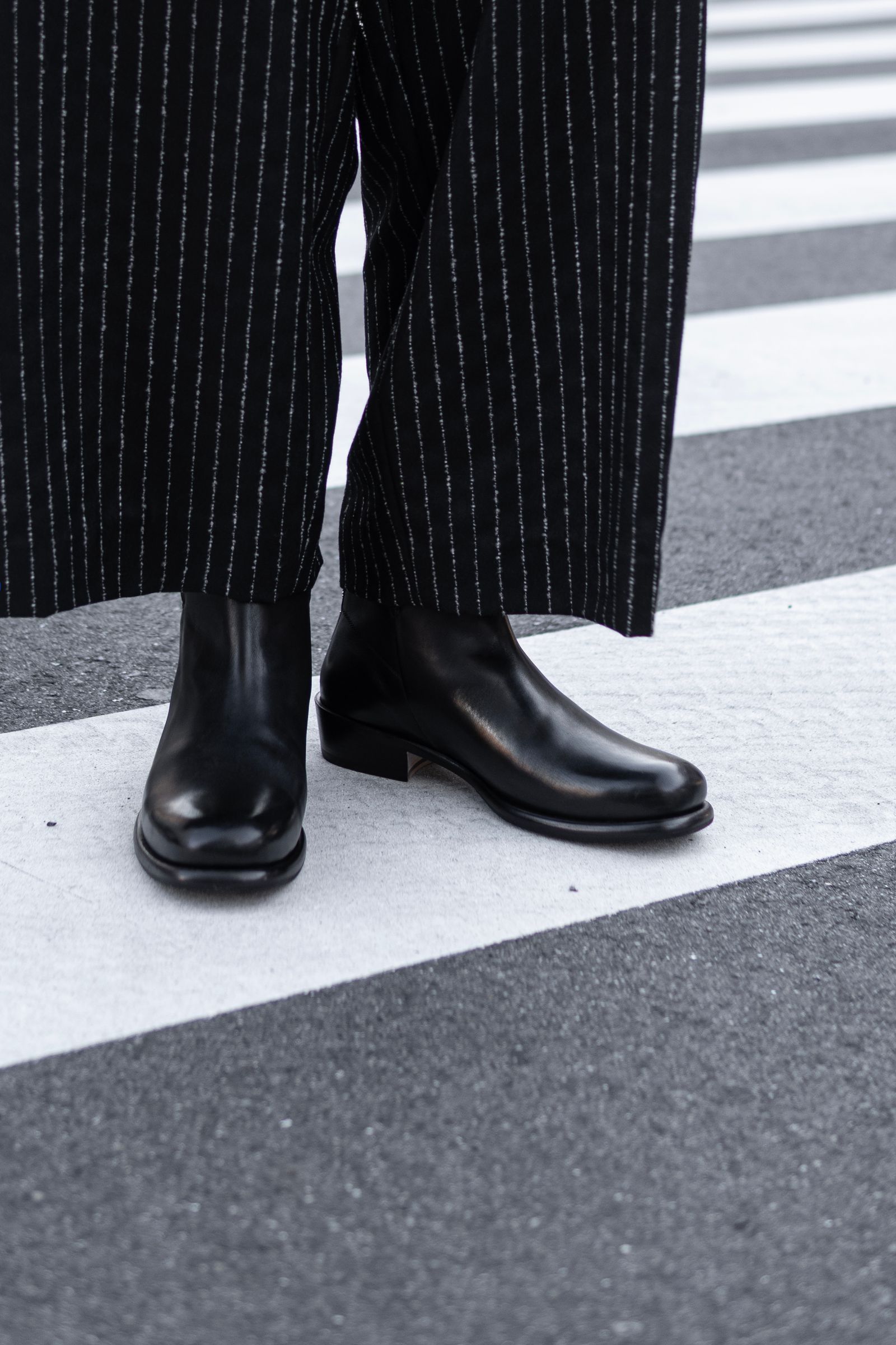 Back zip short boots / Black