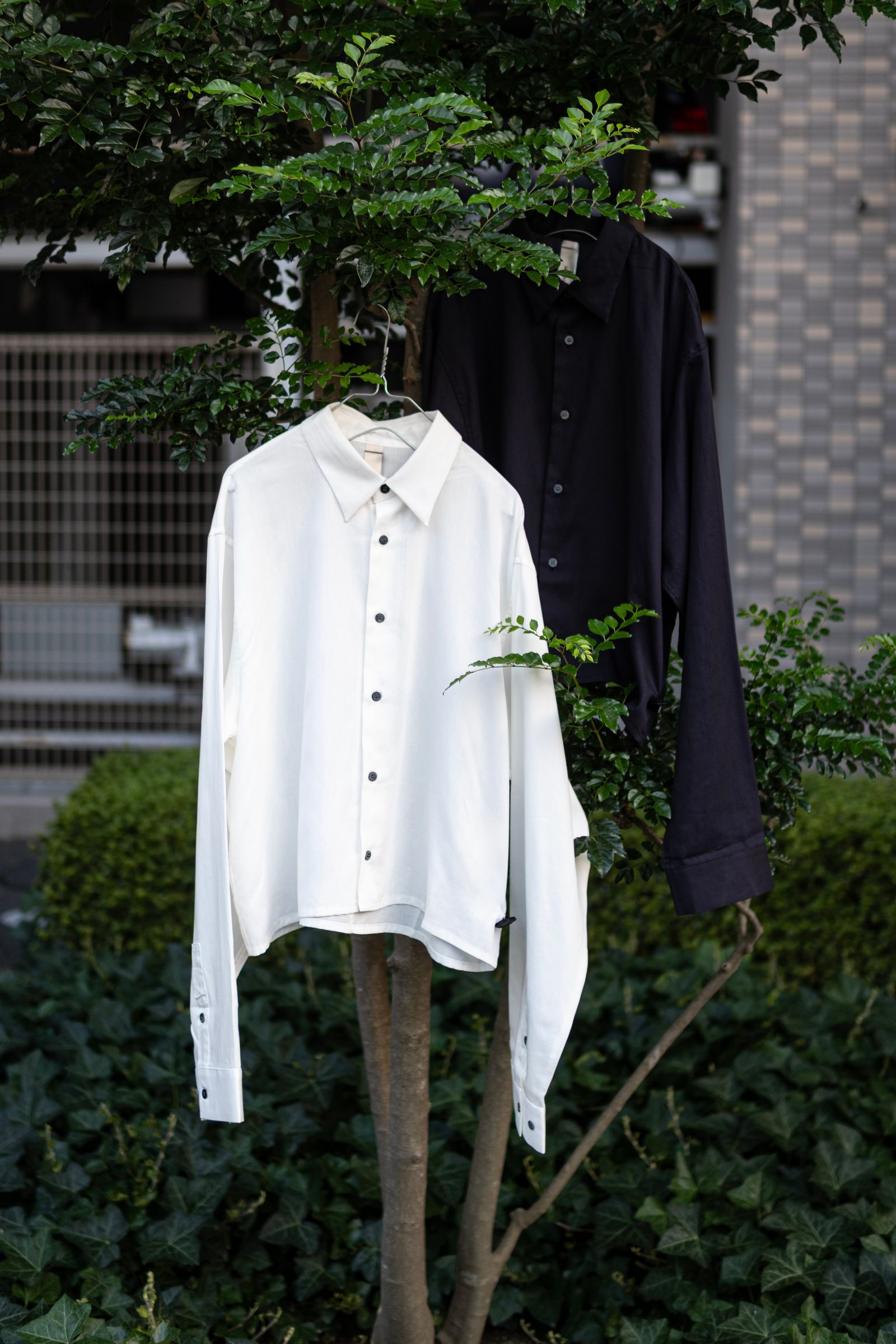 SHORT TORSO SHIRT / SNOW