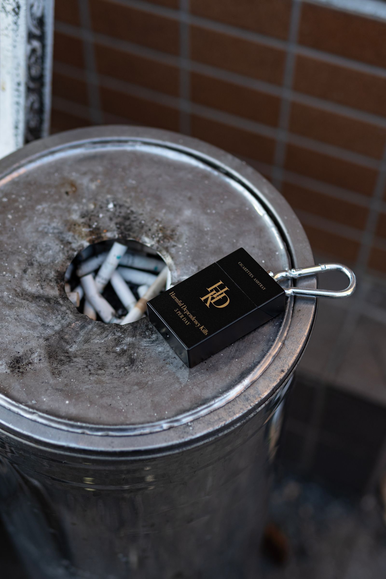 PORTABLE ASHTRAY - JPS / BLACK