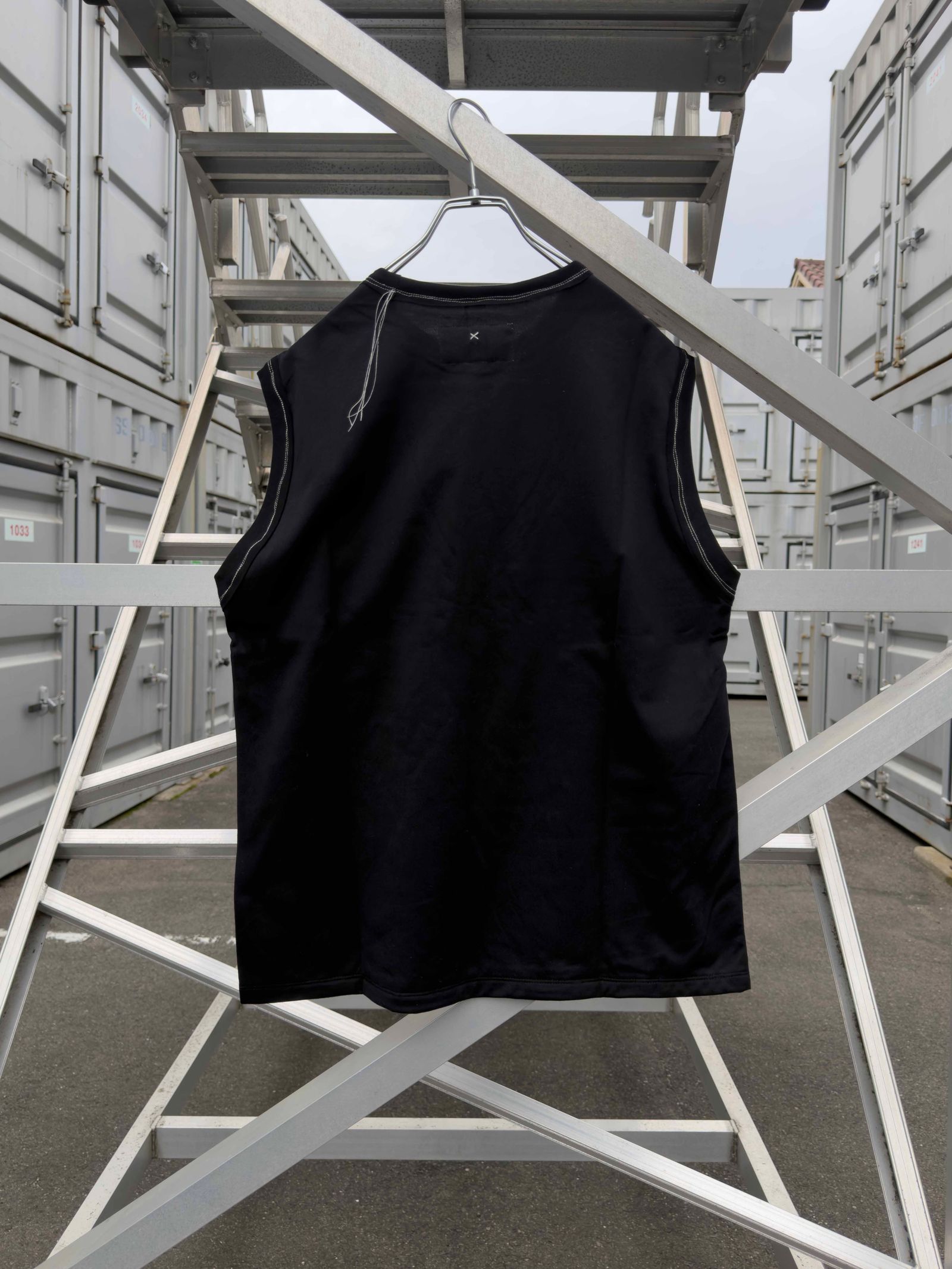 “TUGIHAGI” Neck Sleeveless / Black
