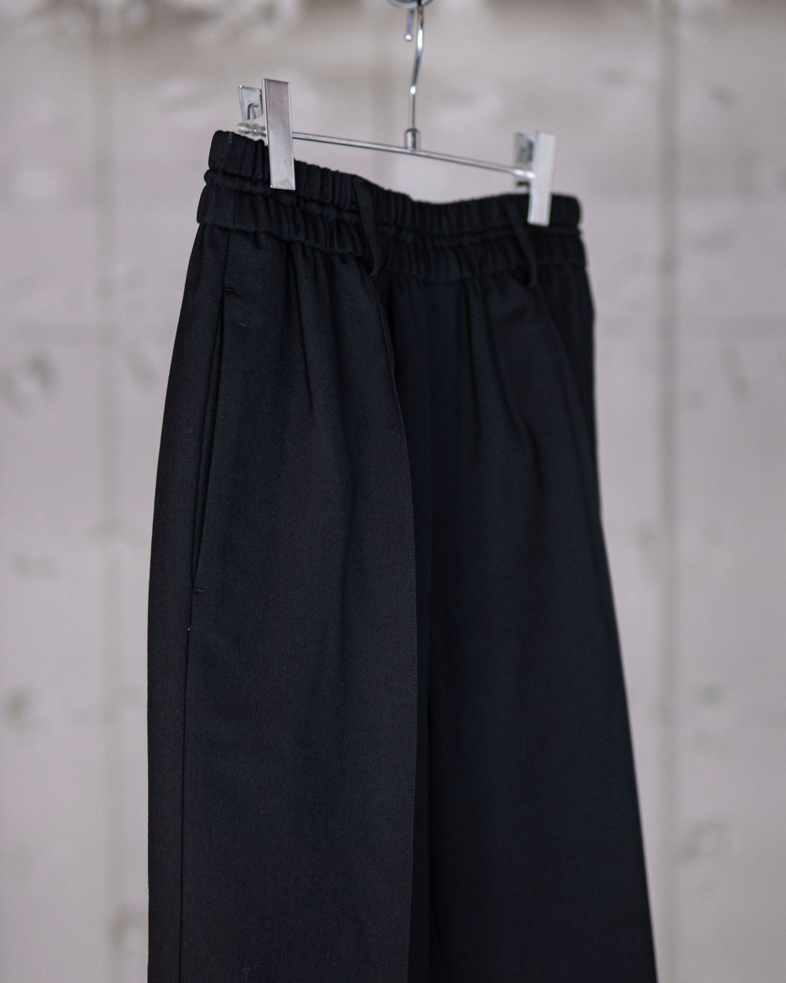 "REL" WOOL POLYESTER TWILL / BLACK