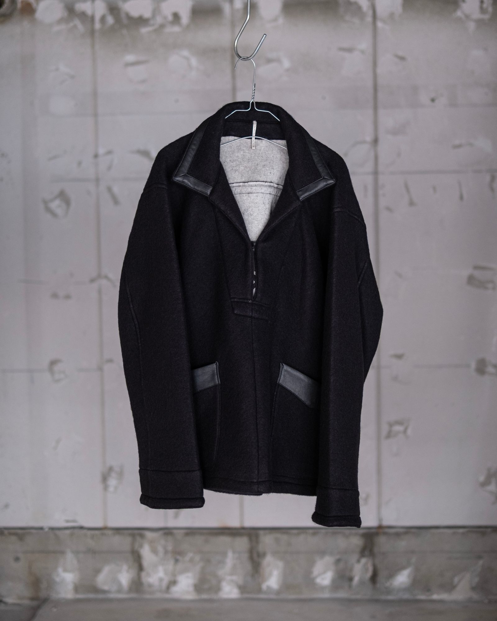 FAUX LEATHER TRIM OVERSIZED PULLOVER / BLACK