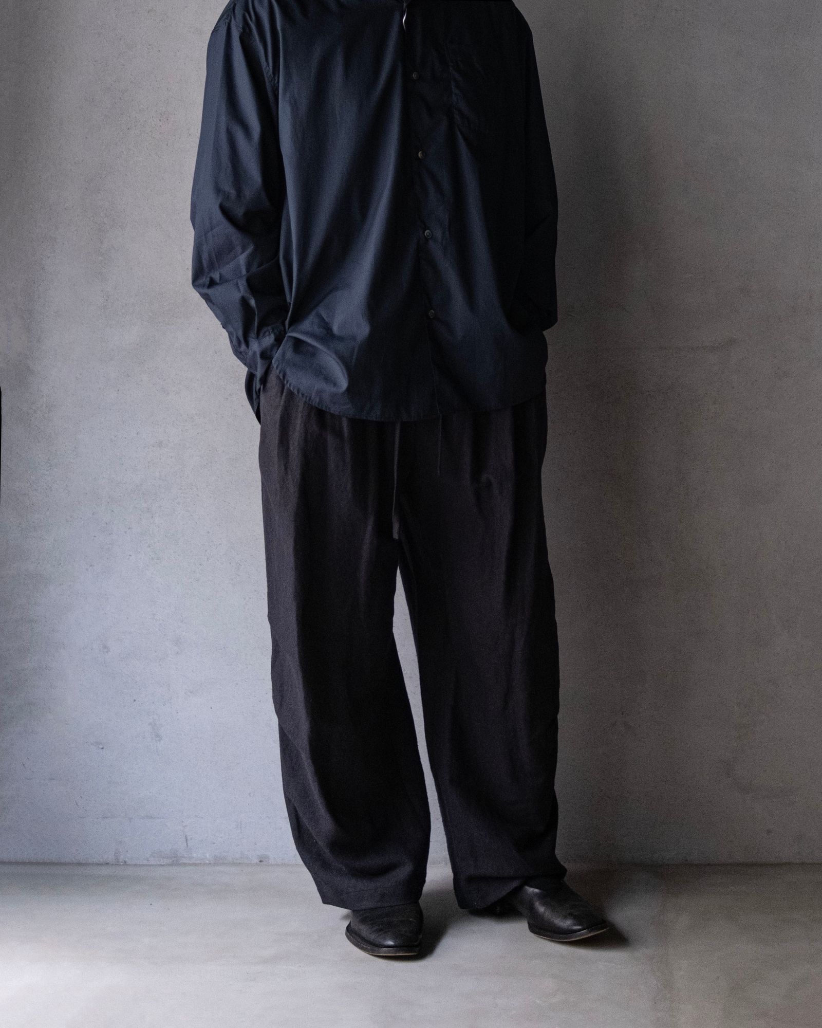 Linen Silk Wide Knee Tuck Pants / Black